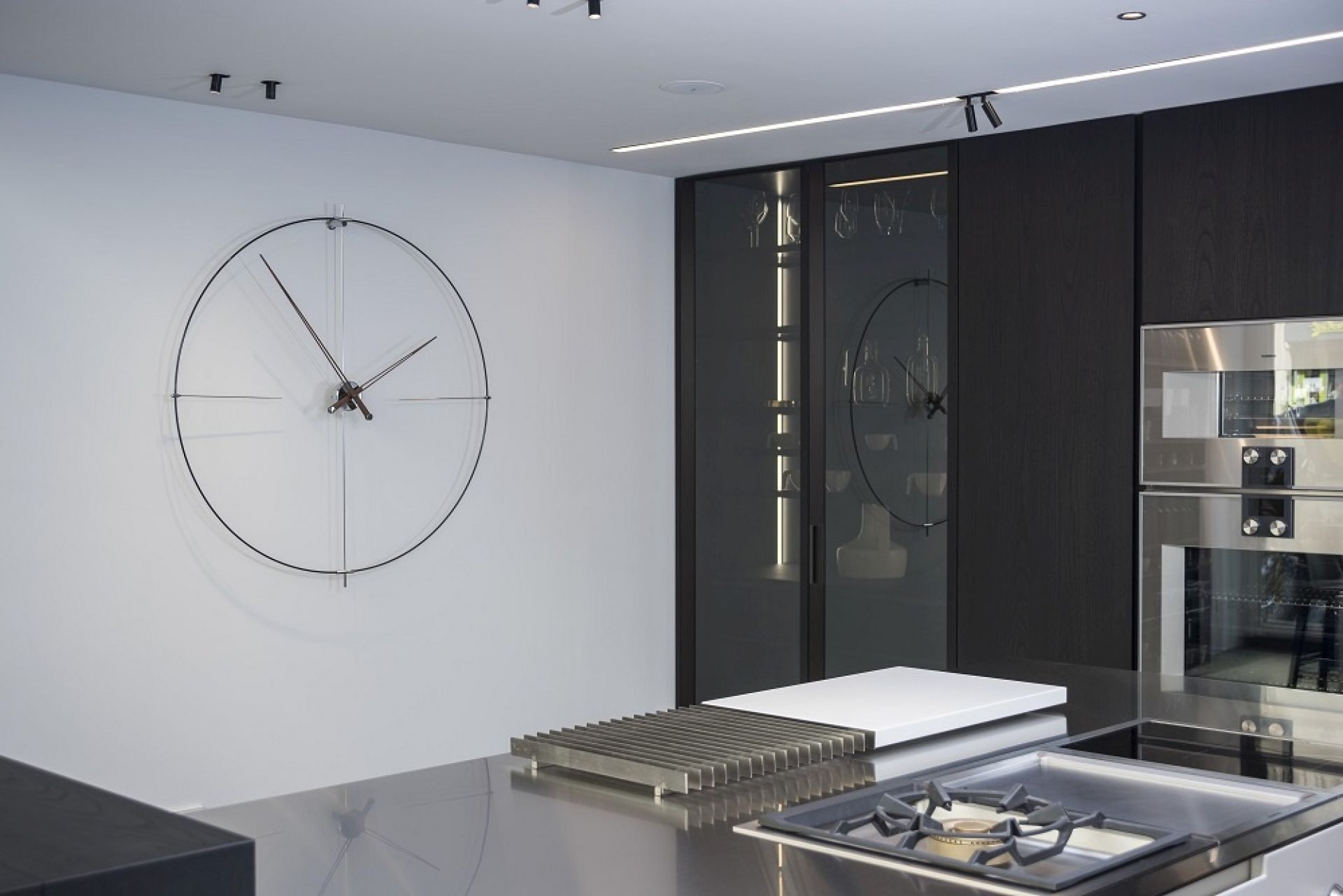Bilbao N/ L Clock Wanduhr nomon
