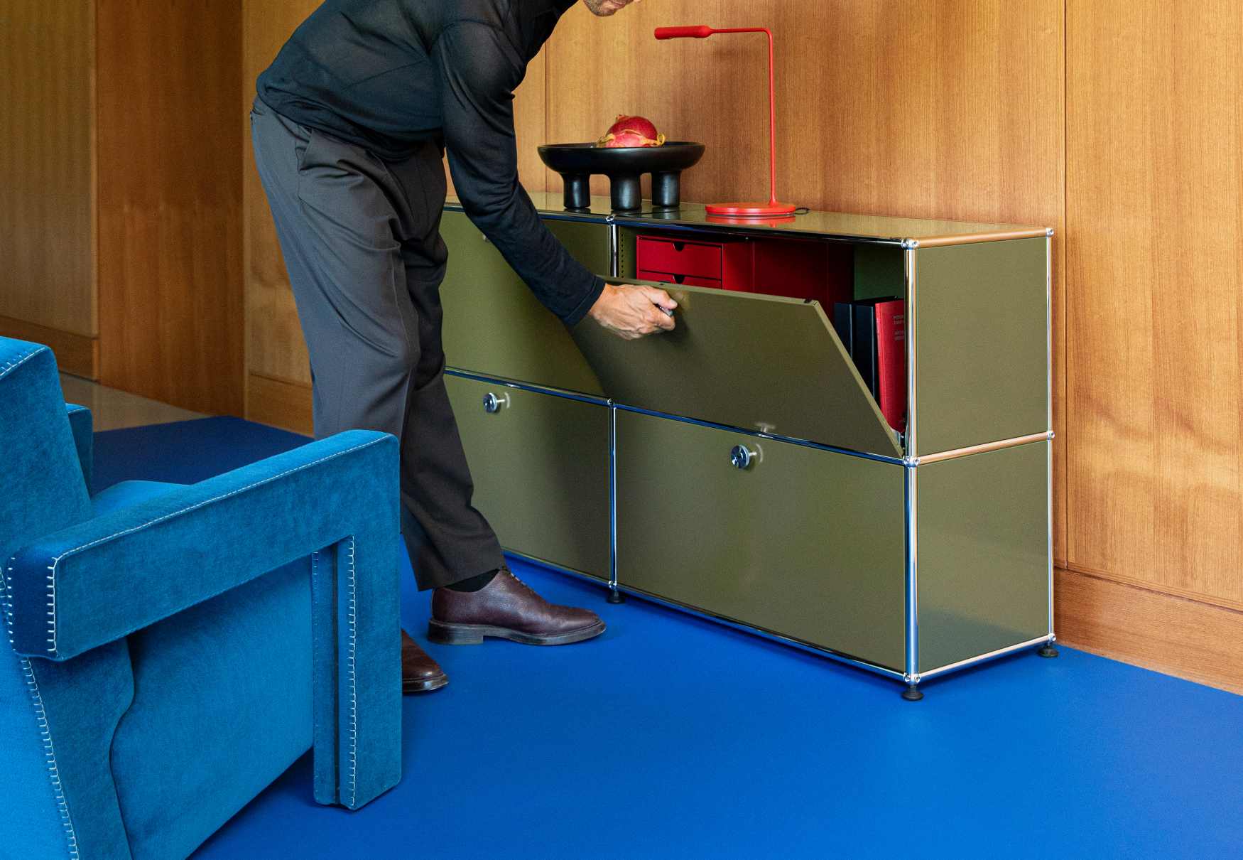 USM Haller Sideboard mit vier Klapptüren Olivgrün NEU STANDARDFARBE