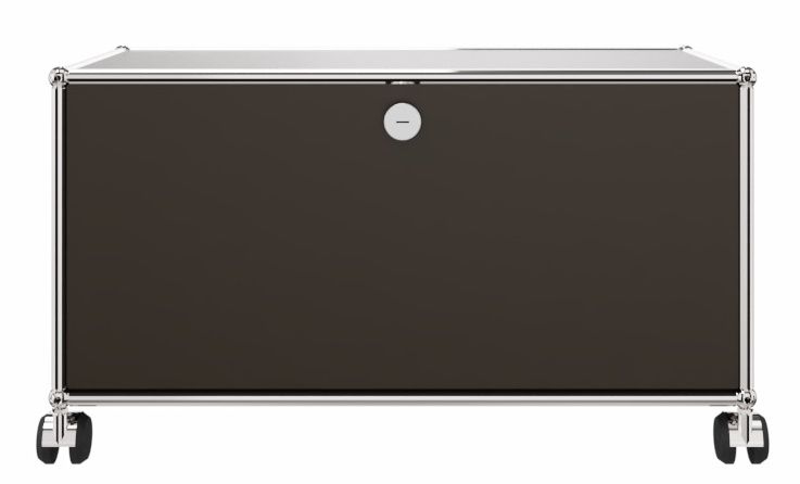 USM Haller TV-Möbel in Braun mit Chromgestell und Rollen, modernes Hi-Fi-Lowboard für Wohnzimmer.