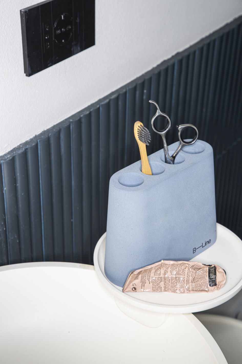 Aki Jr Stifthalter aus Massivholz B-Line