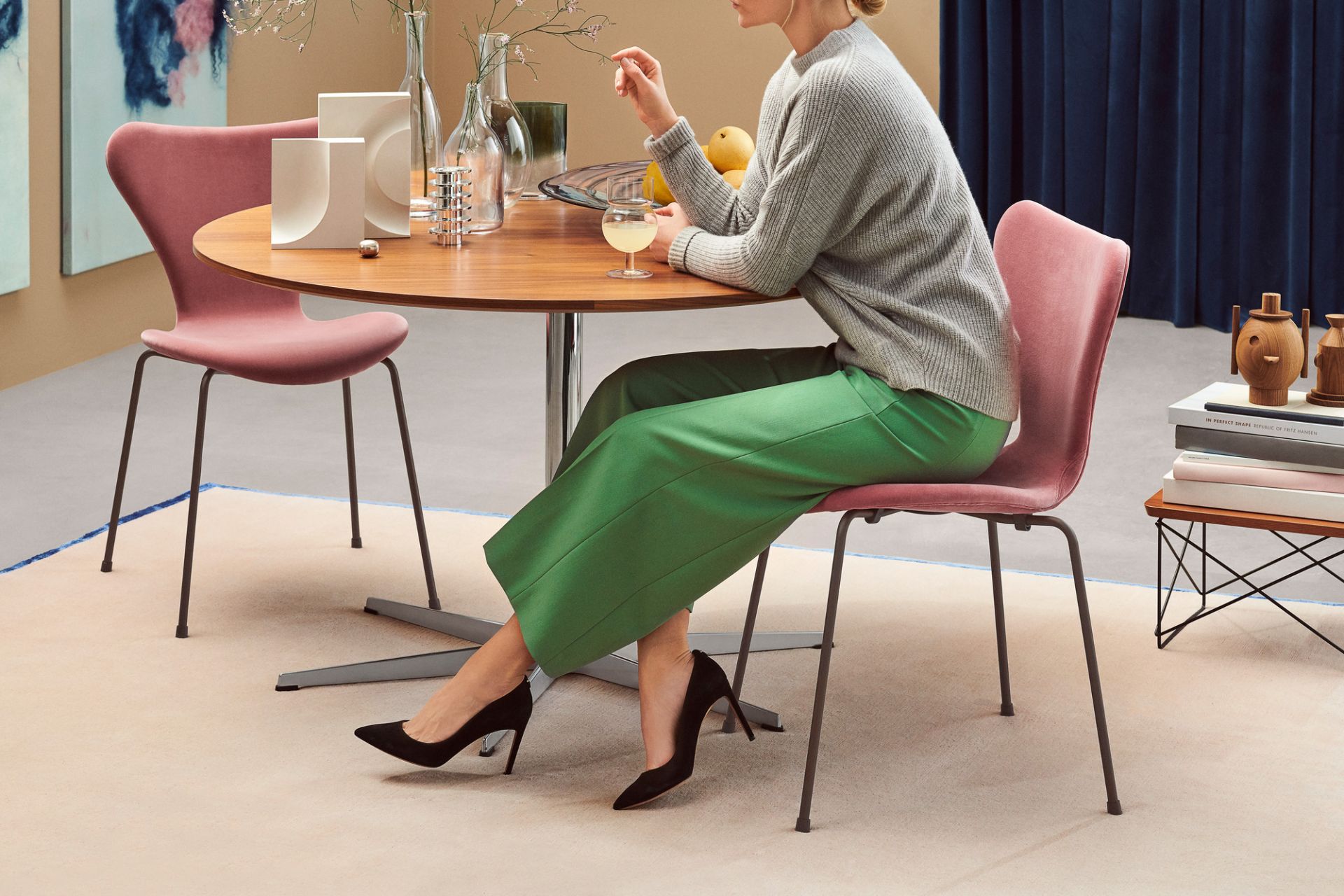 Series 7 3107 Belfast Stuhl Vollpolster Samt Fritz Hansen dunkel pflaume