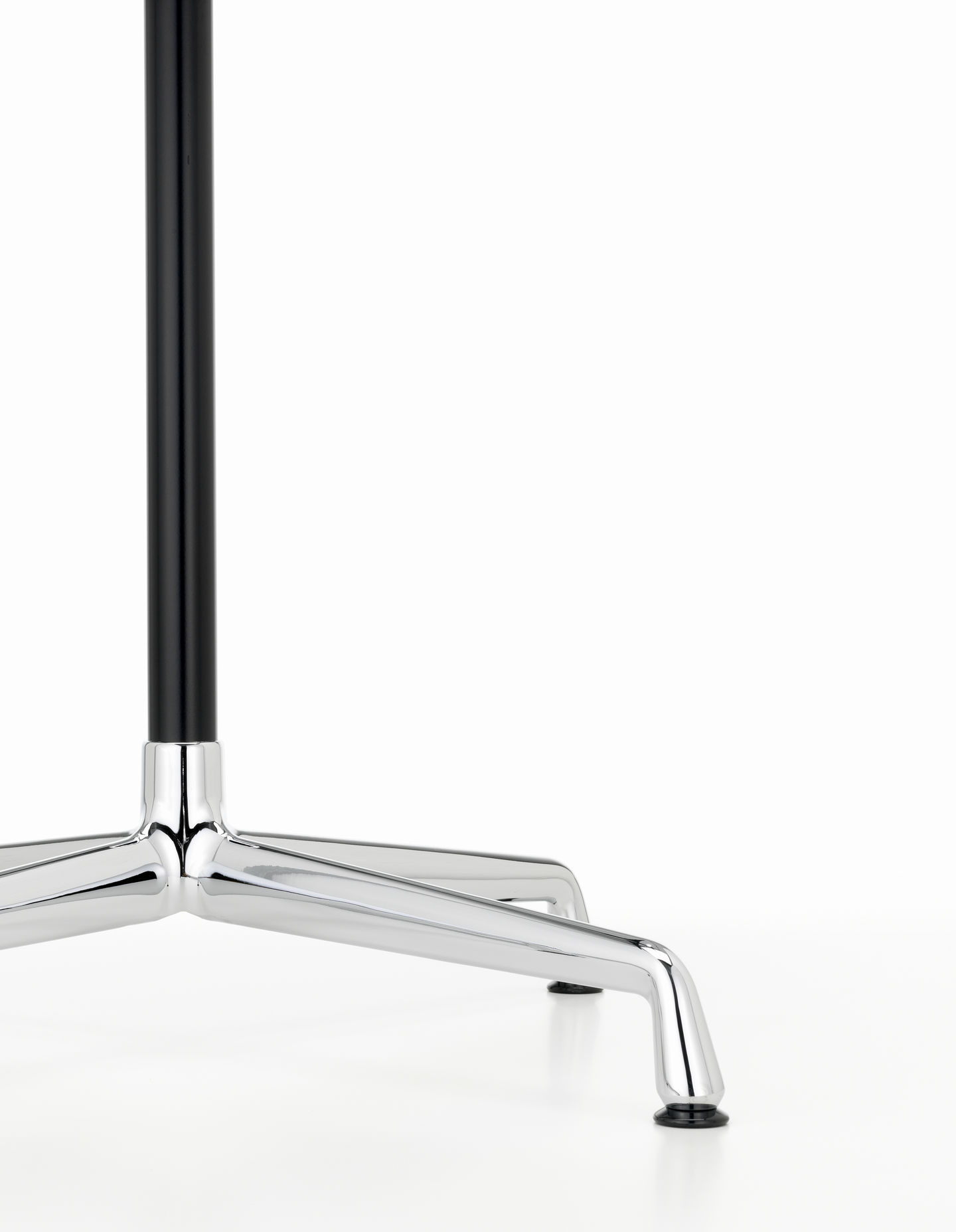 Eames Contract Tables High Stehtisch Ø 70 cm  Vitra