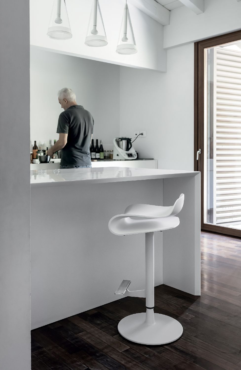 BCN Barhocker höhenverstellbar Kristalia