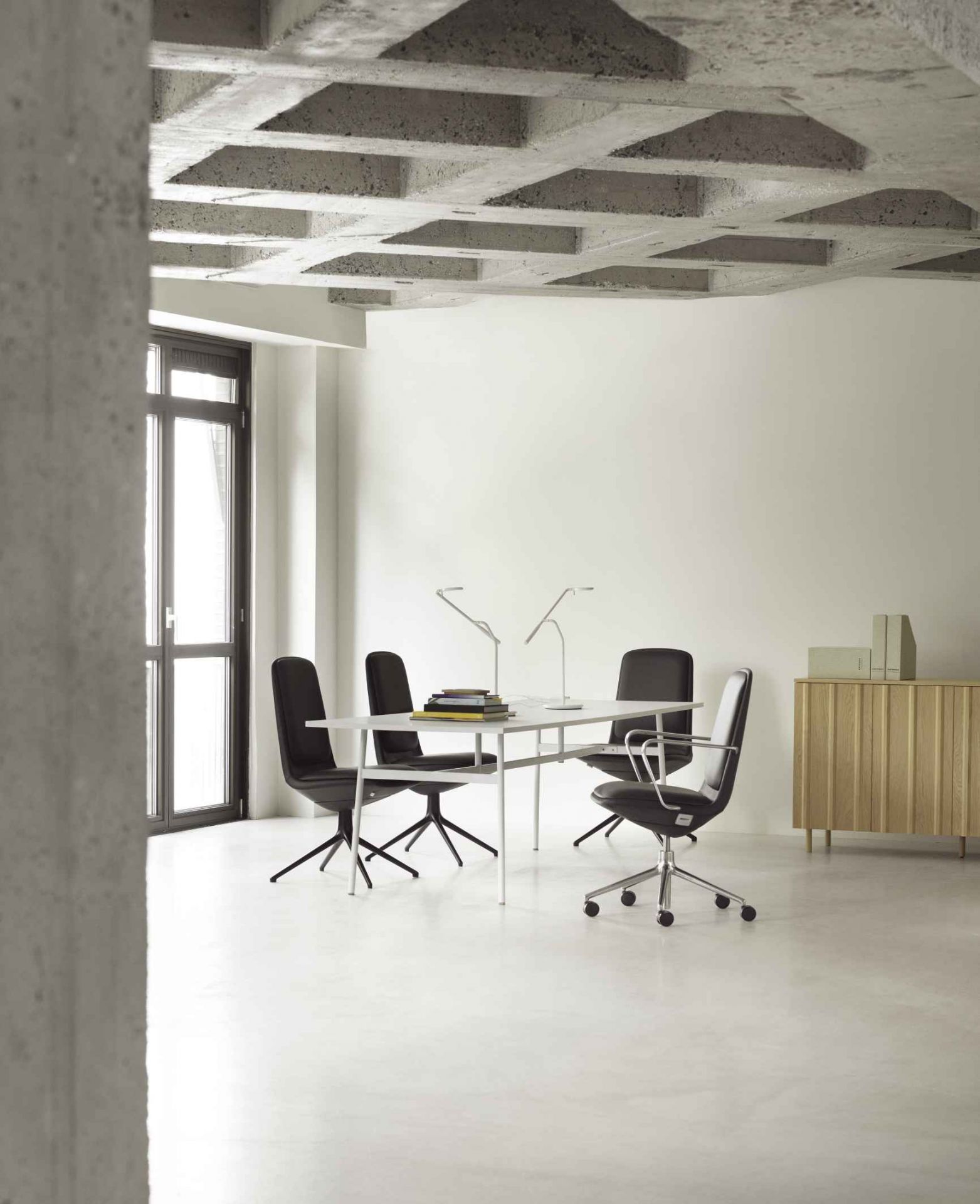 Off Chair Low 4L Niedrig Konferenzstuhl Normann Copenhagen