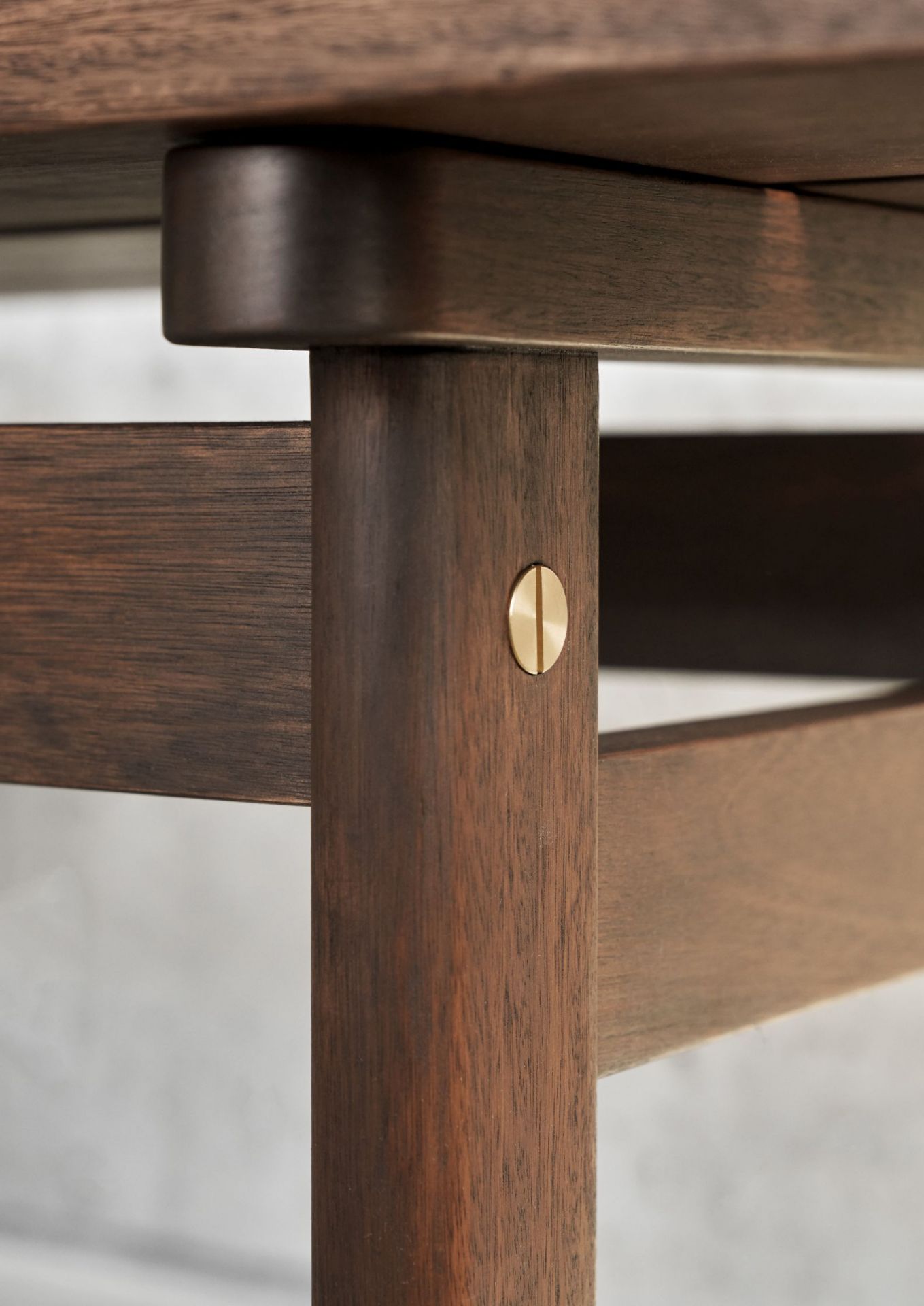 Asserbo Series Tisch dunkel geölter Eukalyptus Carl Hansen & Søn