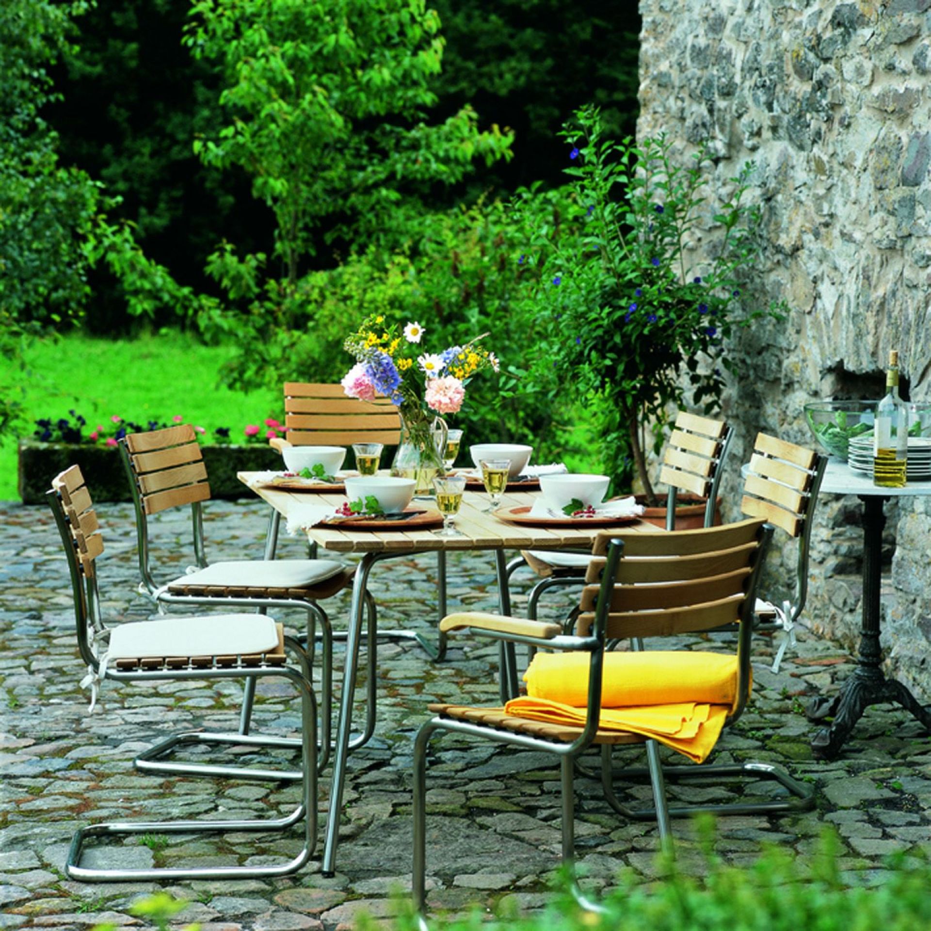 S 1040 Gartentisch Thonet