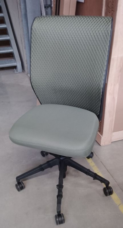 ID Chair - ID Mesh mit Lumbalstütze Bürodrehstuhl OLIVGRÜN Vitra EINZELSTÜCK