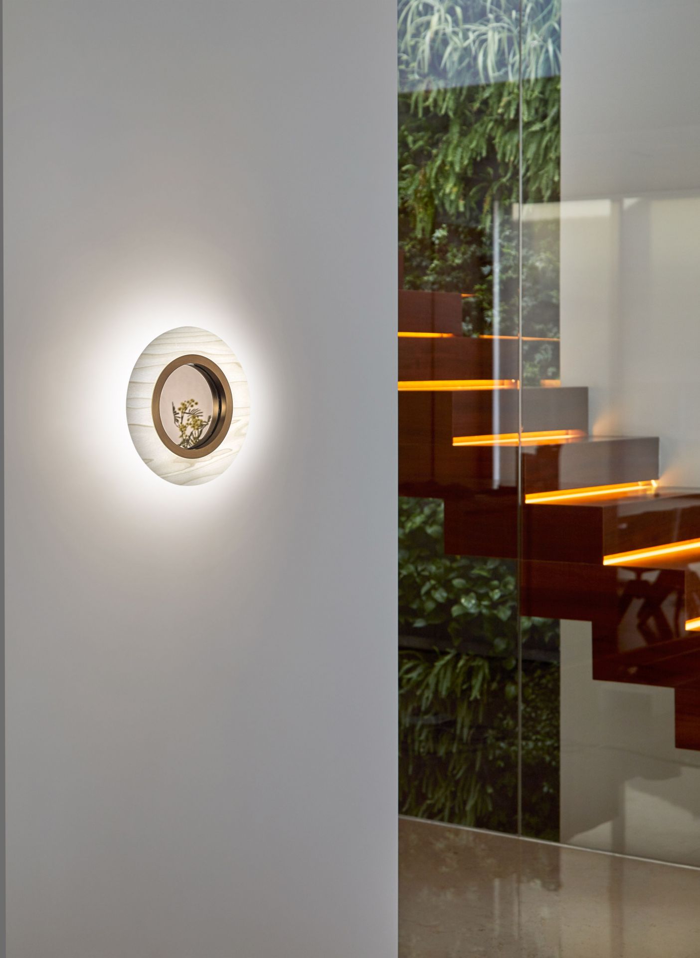 Lens LED Wandleuchte rund Metallring in elfenbeinweiß LZF Lamps