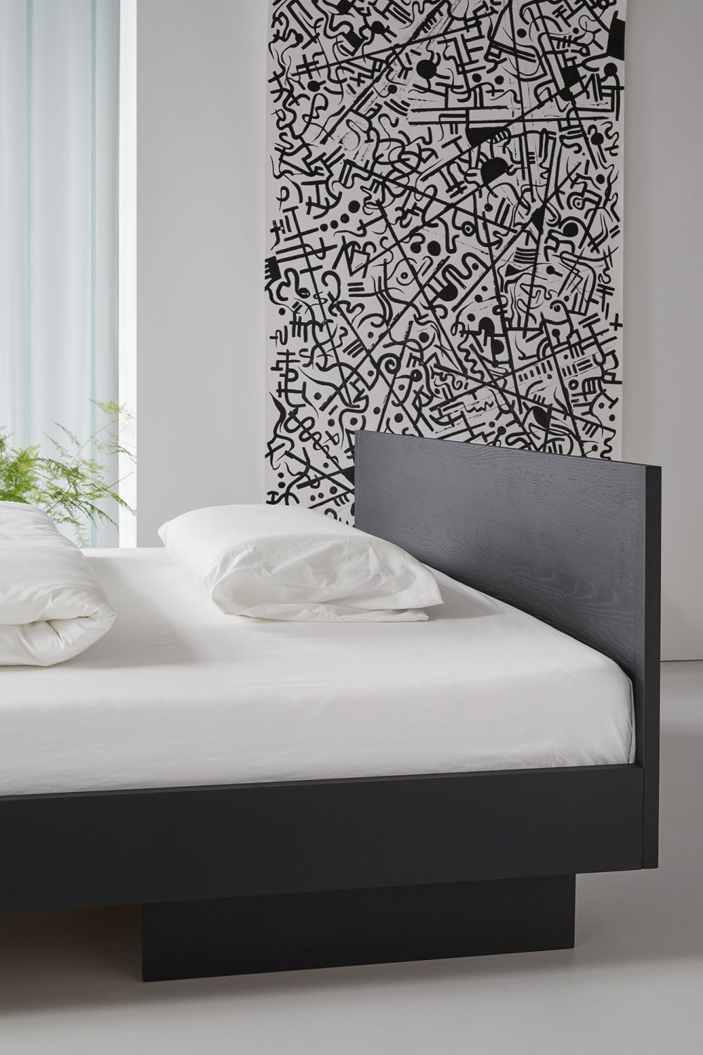 ZIANS Bett Large mit Kopfteil Eiche gewachst, Beine geteilt OUT ZIANS Bett Large mit Kopfteil Eiche gewachst, Beine geteilt OUT