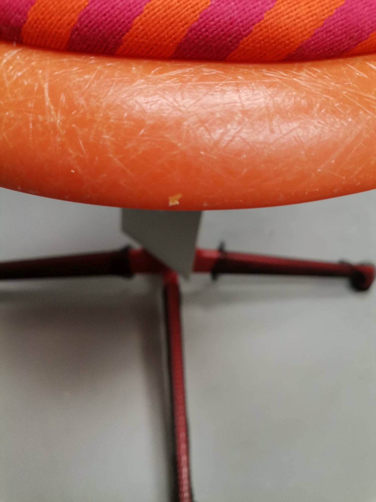 Eames Fiberglass Side Chair La Fonda Rot Orange Vitra LIMITED EDITION MÄNGELEXEMPLAR
