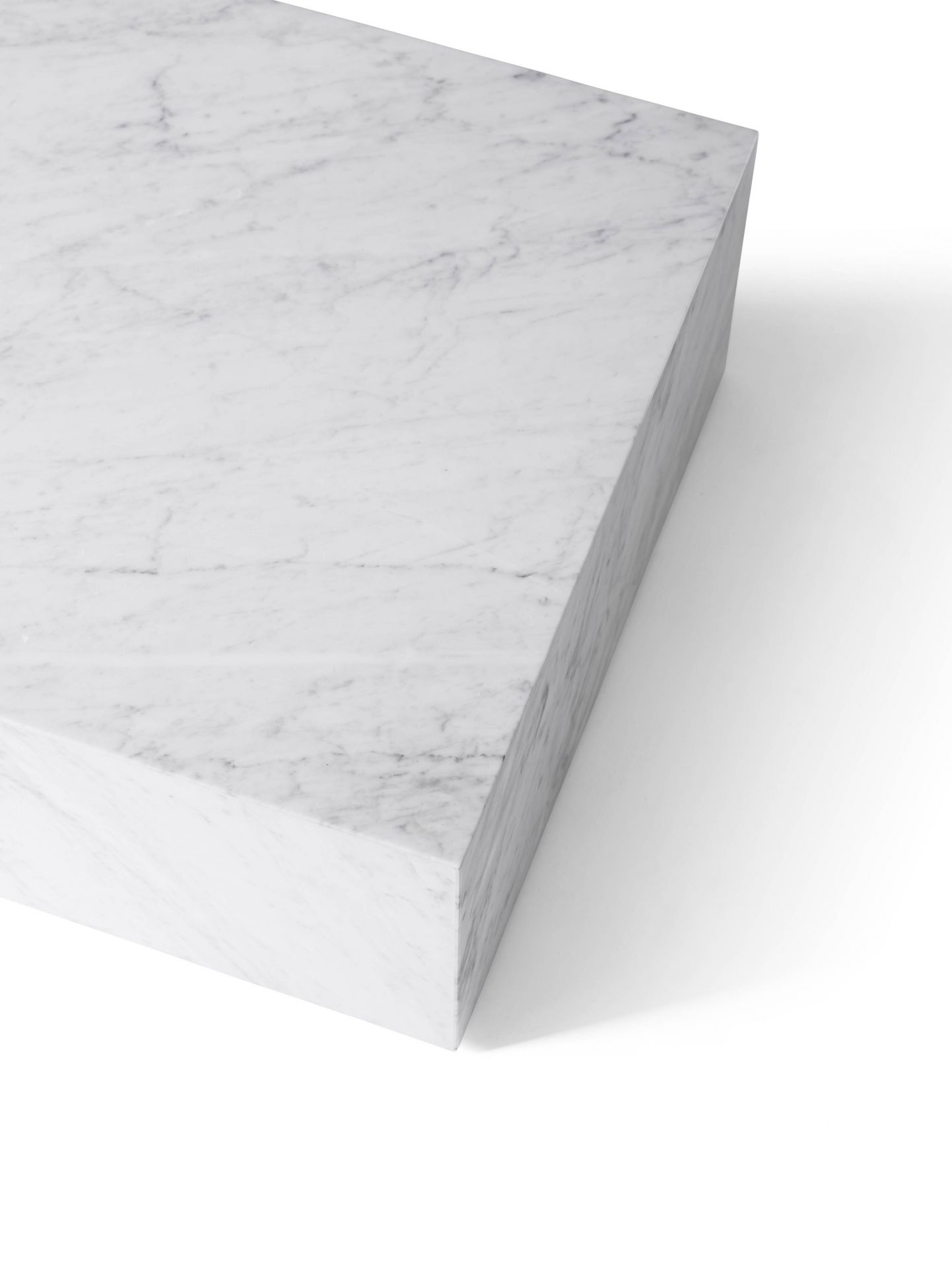 Plinth Low Beistelltisch Audo weiß Marmor Carrera Plinth Low Beistelltisch Audo weiß Marmor Carrera