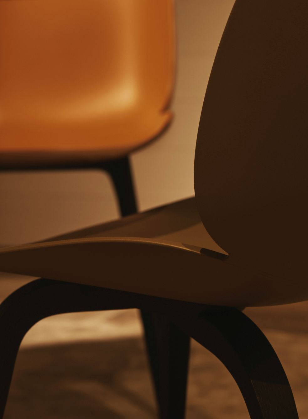 Beetle Chair Esszimmerstuhl Ungepolstert Plastik Gestell New Beige Gubi