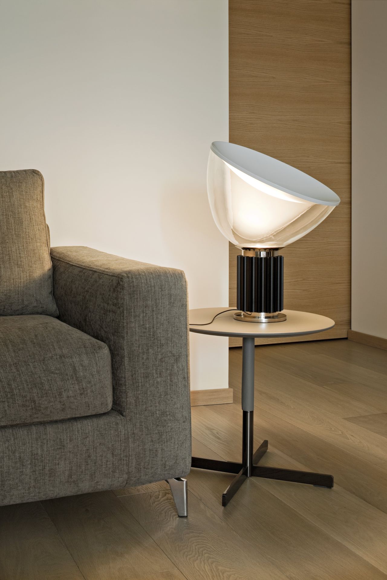 Taccia Small LED Tischleuchte Flos
