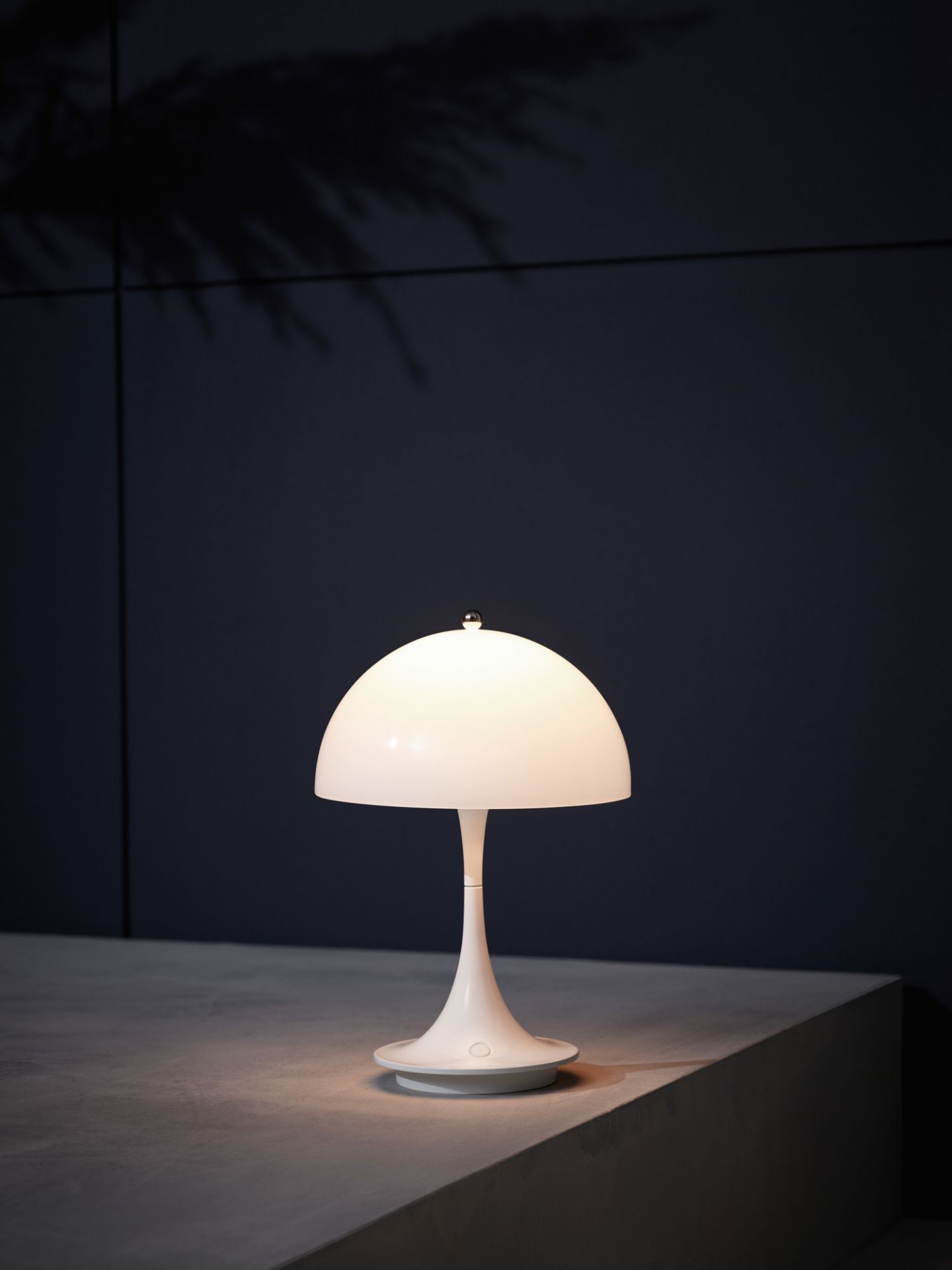 Panthella 160 Portable Akku LED-Tischleuchte Indoor/Outdoor Louis Poulsen Stahl Weiss EINZELSTÜCK