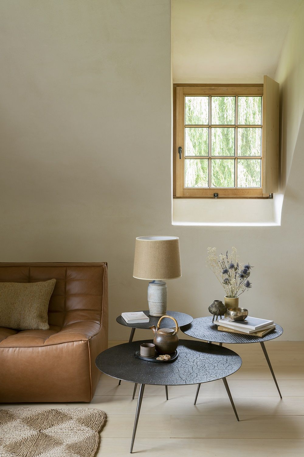 Luna Couchtisch ∅50 cm Ethnicraft