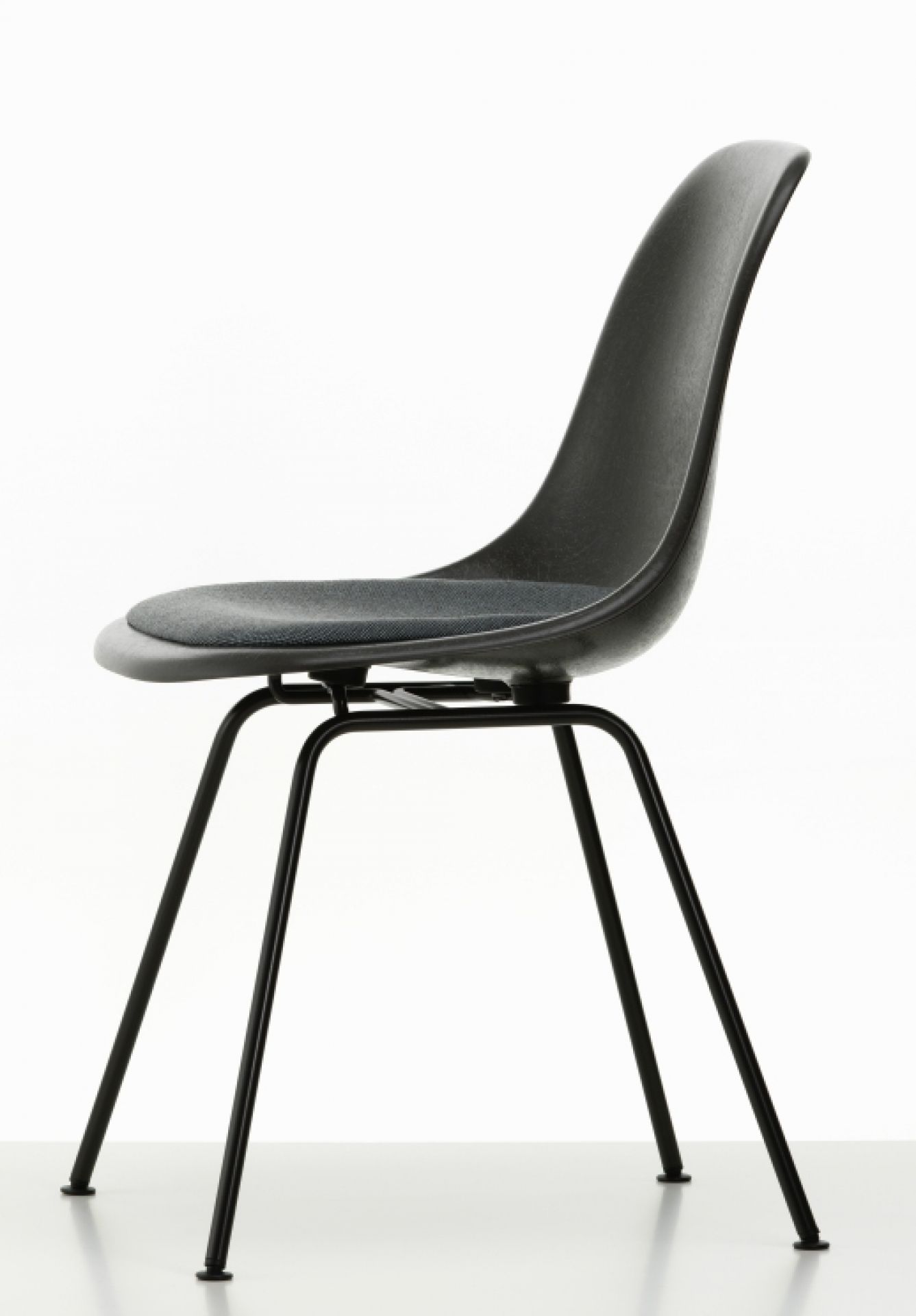 Eames Fiberglass Chair DSX Stuhl mit Sitzpolster Vitra