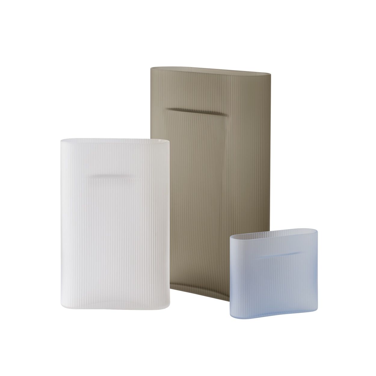 Ridge Vase Muuto Milchglas Hellblau H 35 cm