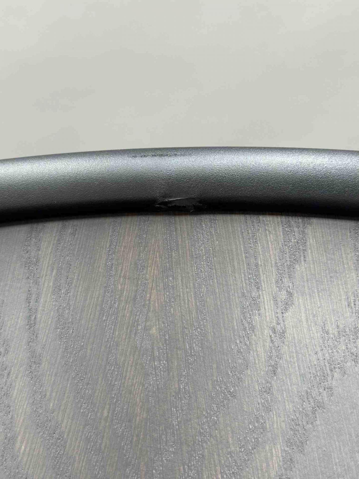 Belleville Armchair Wood Stuhl GESTELL TIEFSCHWARZ / SITZSCHALE EICHE DUNKEL Vitra MÄNGELEXEMPLAR