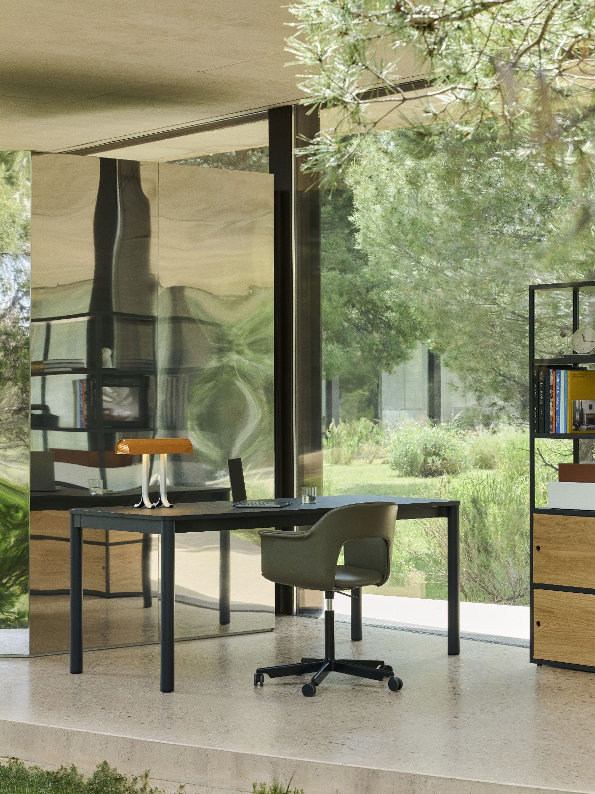 Layout Armchair 244 Armlehnstuhl 5-Sternfuß Hay