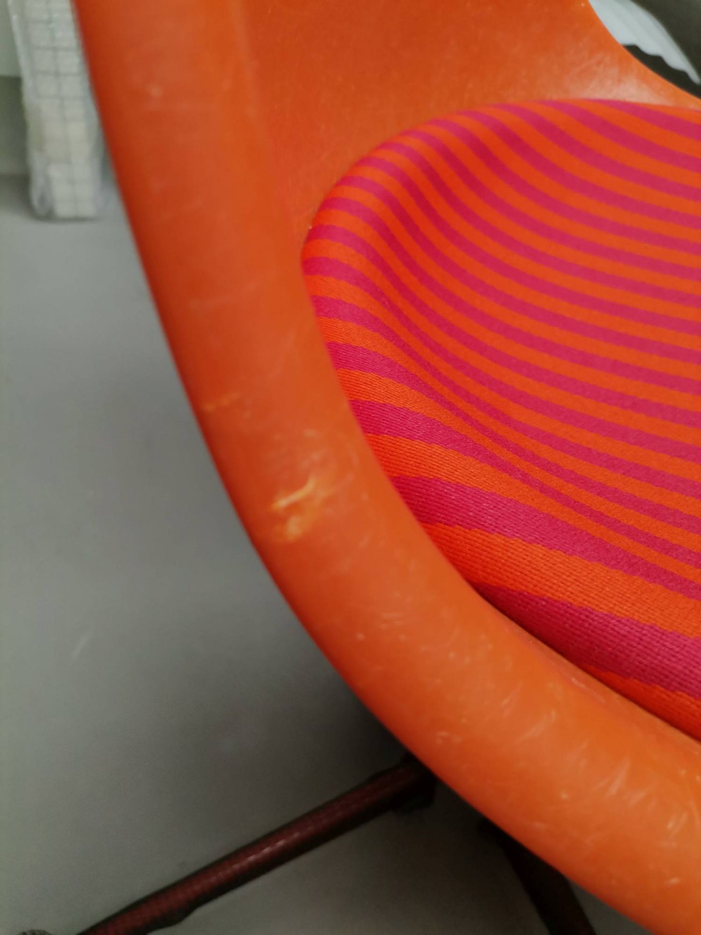 Eames Fiberglass Side Chair La Fonda Rot Orange Vitra LIMITED EDITION MÄNGELEXEMPLAR