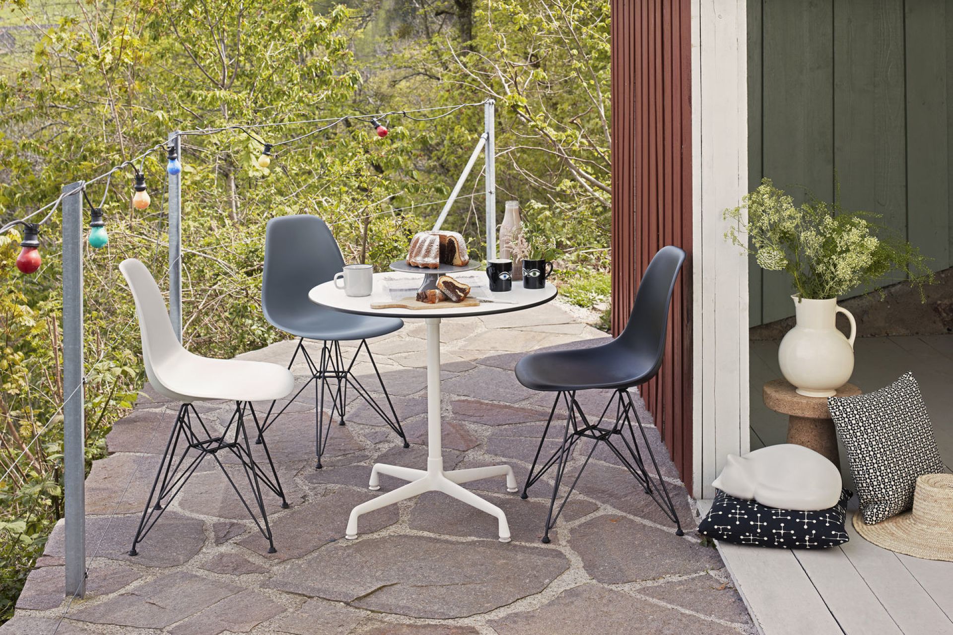 Eames Plastic Side Chair DSR Stuhl Vitra Schwarz-Hellgrau