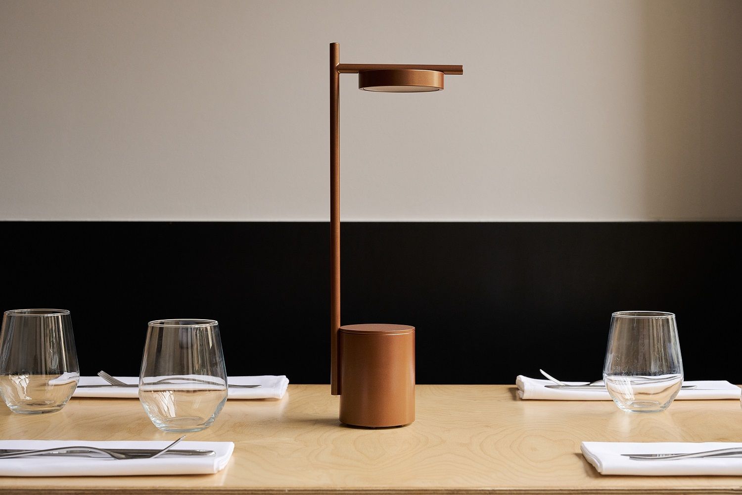 Igram Portable Table Lamp Shape I Akkuleuchte / Tischleuchte Grupa