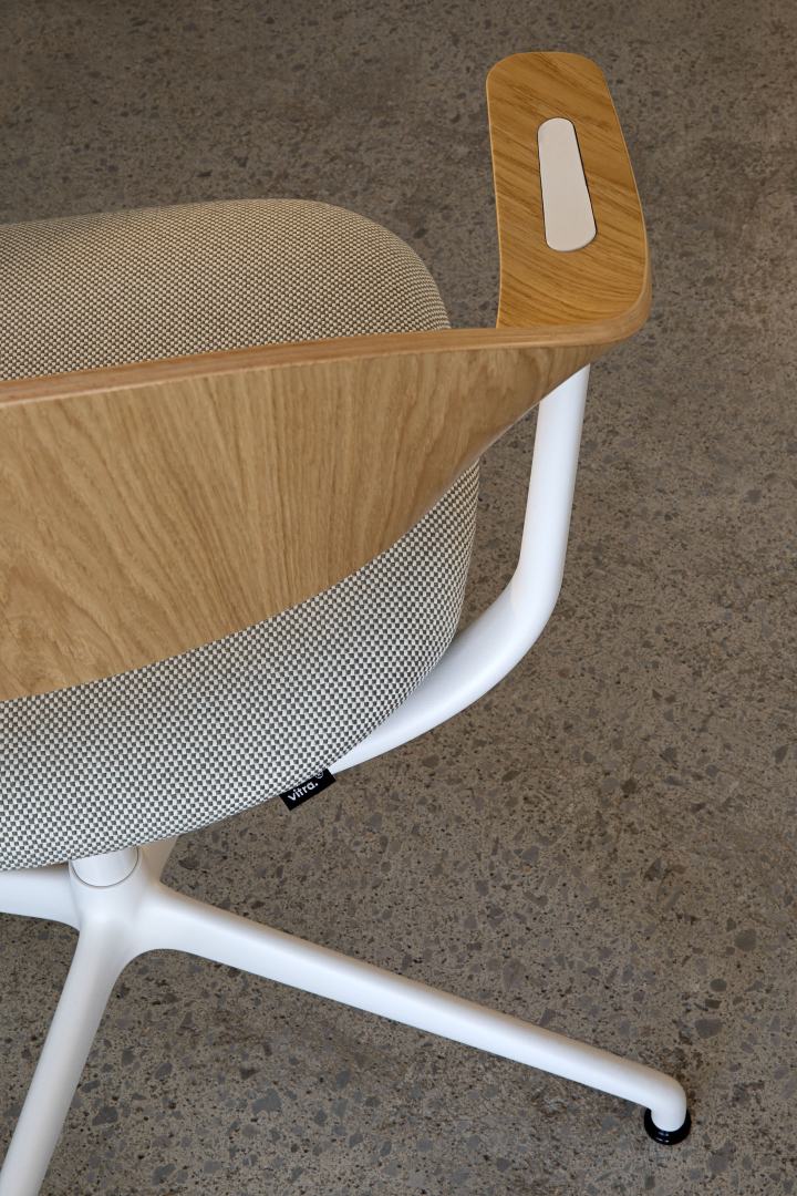 Mynt Rücken und Sitz Plywood Bürodrehstuhl Vitra