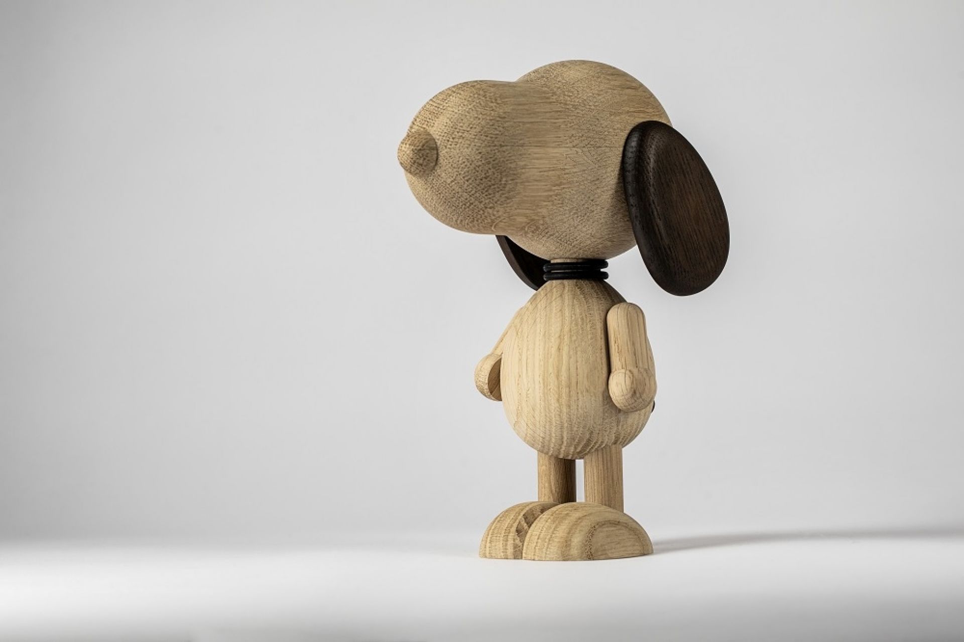 Mr. B’eagle Holzfigur Hund Eiche natur / Eiche geräuchert Boyhood EINZELSTÜCK