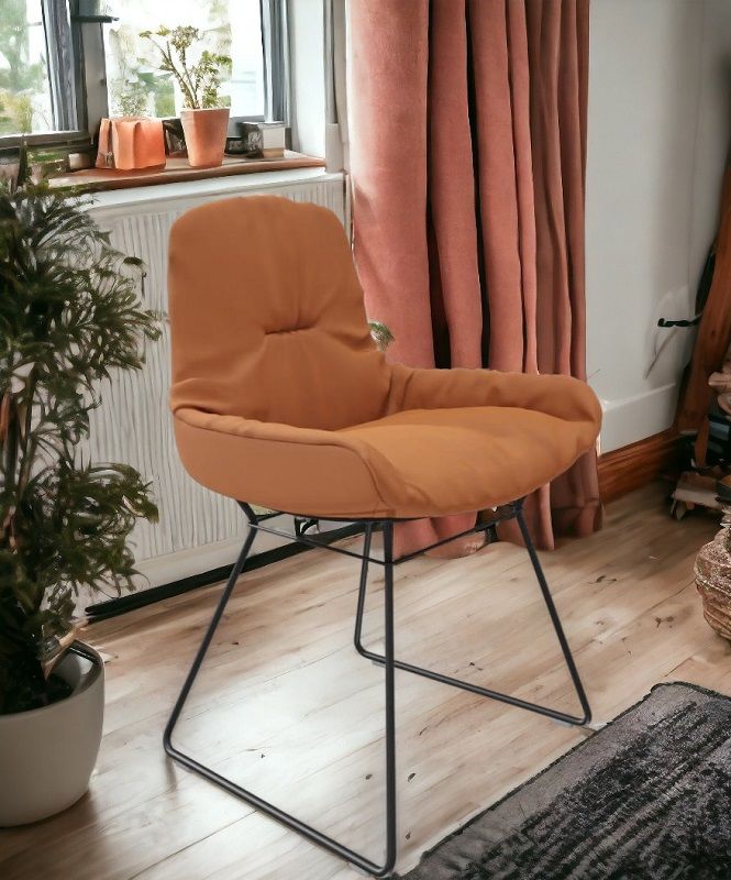 Leya Stuhl niedrige Armlehne Leder Sahara Freifrau Manufaktur VORZUGSKOMBINATION