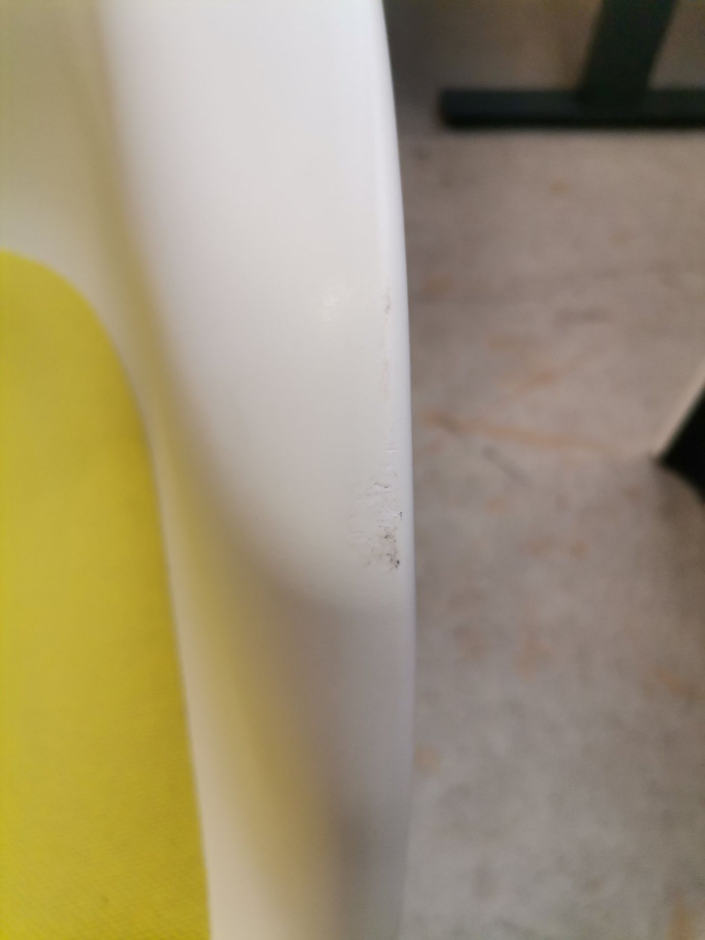 Eames Plastic Arm Chair DAR Stuhl mit Sitzpolster Grün / Gelb Vitra MÄNGELEXEMPLAR