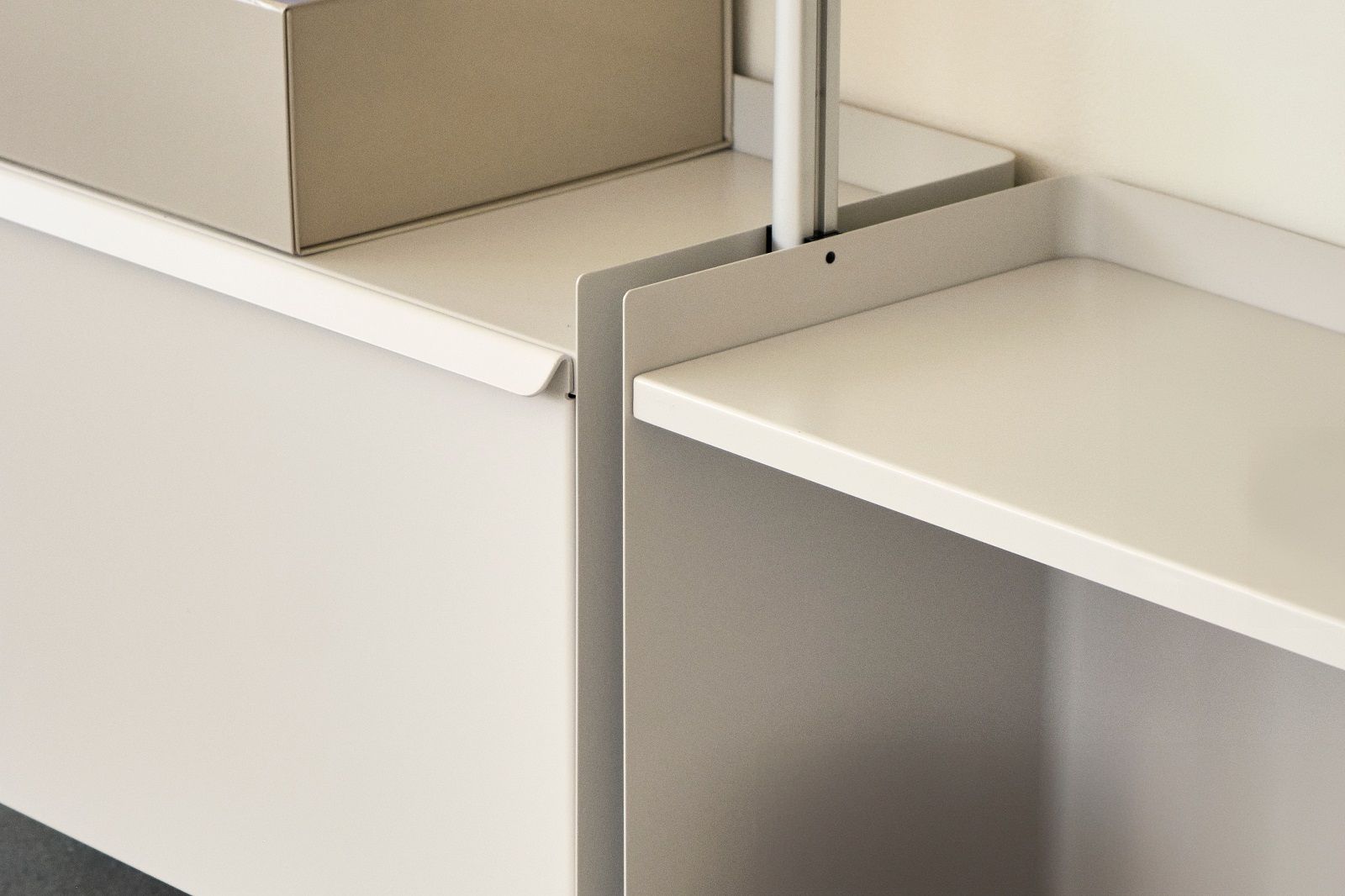 Pier System 1041 1 Column Regal / Garderobe Hay