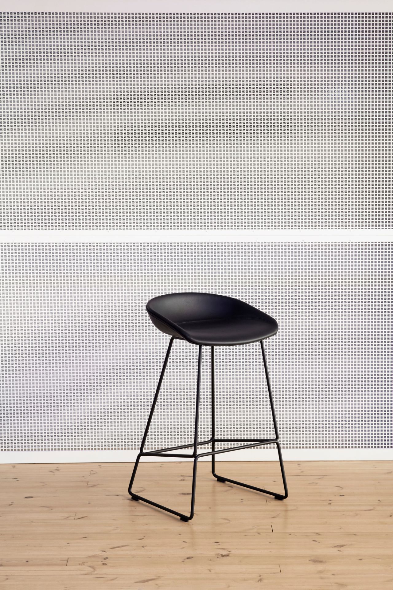 About a Stool AAS 39 / AAS39 Barhocker mit Vollpolster Hay