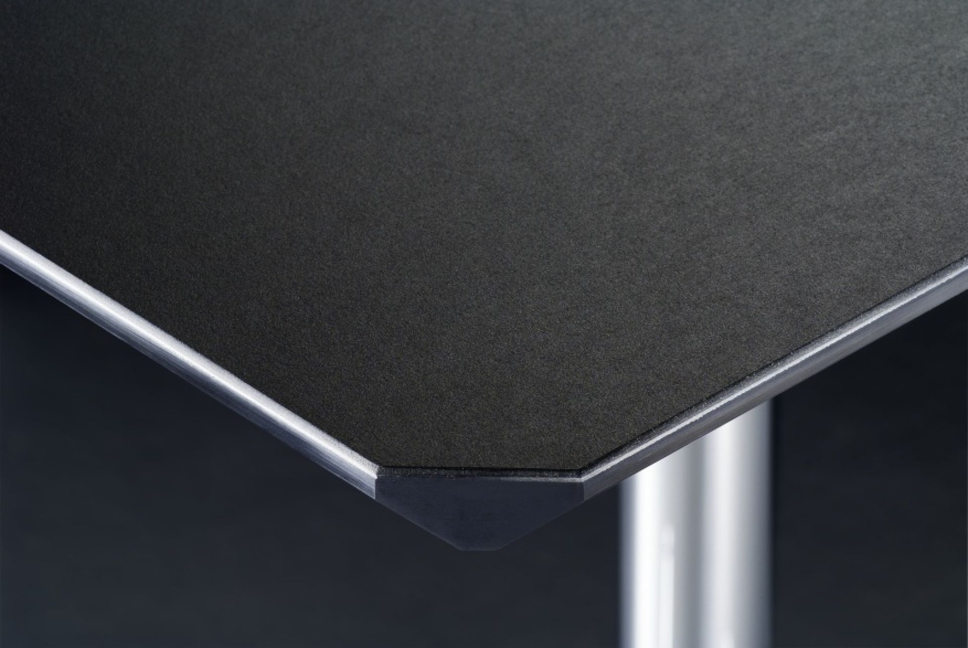 USM Haller Kitos M Schreibtisch Linoleum nero