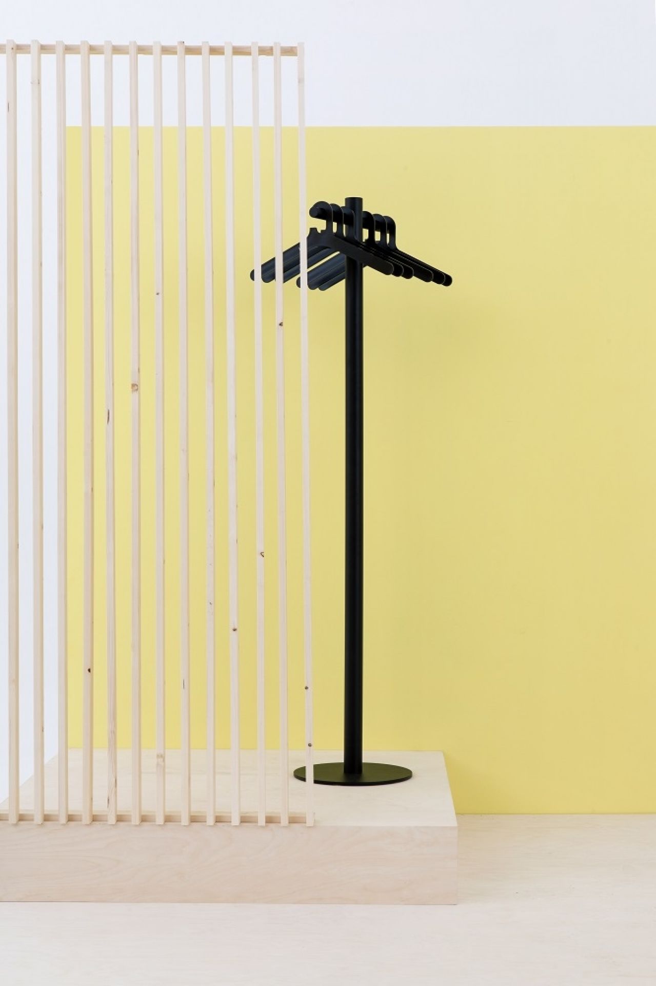 Pole Garderobenständer Cascando