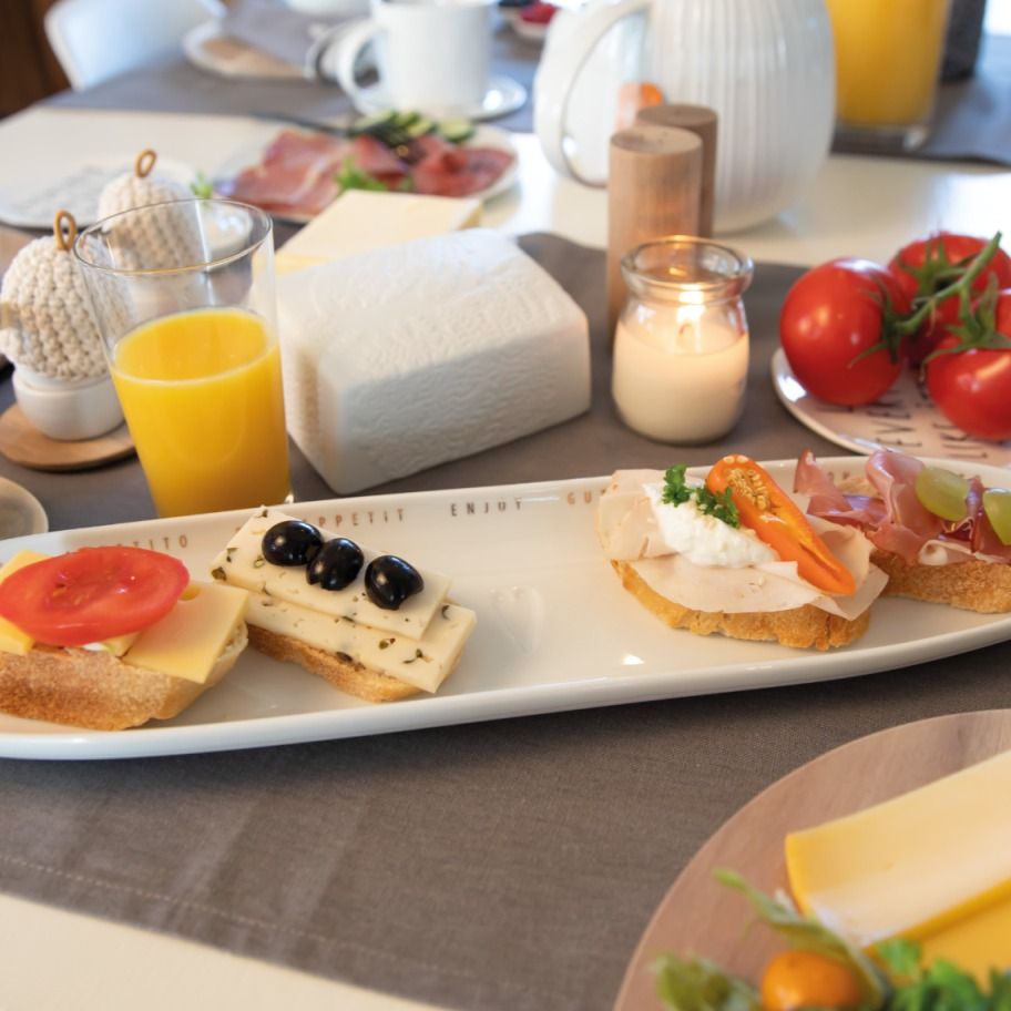 Guten Appetit Servierplatte Räder