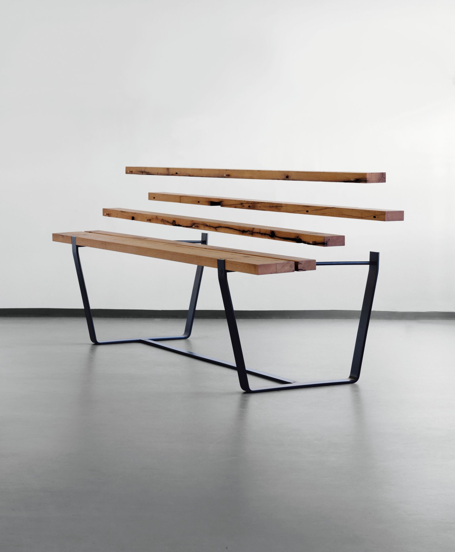 BB 11 Clamp Tisch Nussbaum Janua