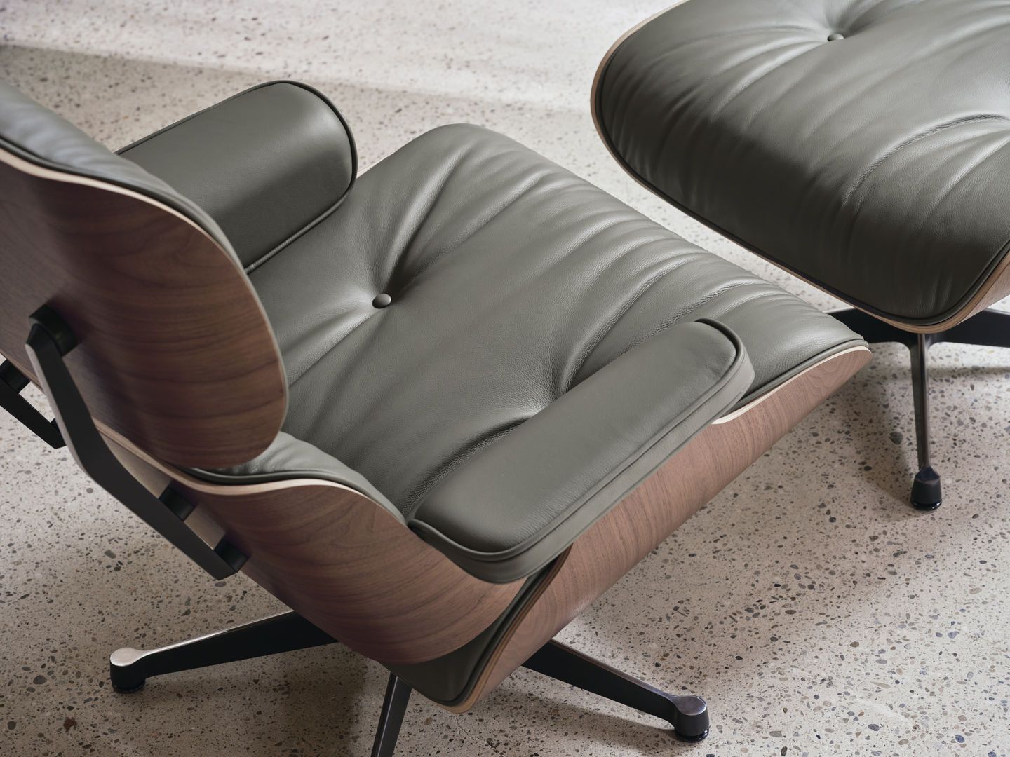 Eames Lounge Chair & Ottoman Armchair Leder Premium F / Leder Natural Vitra