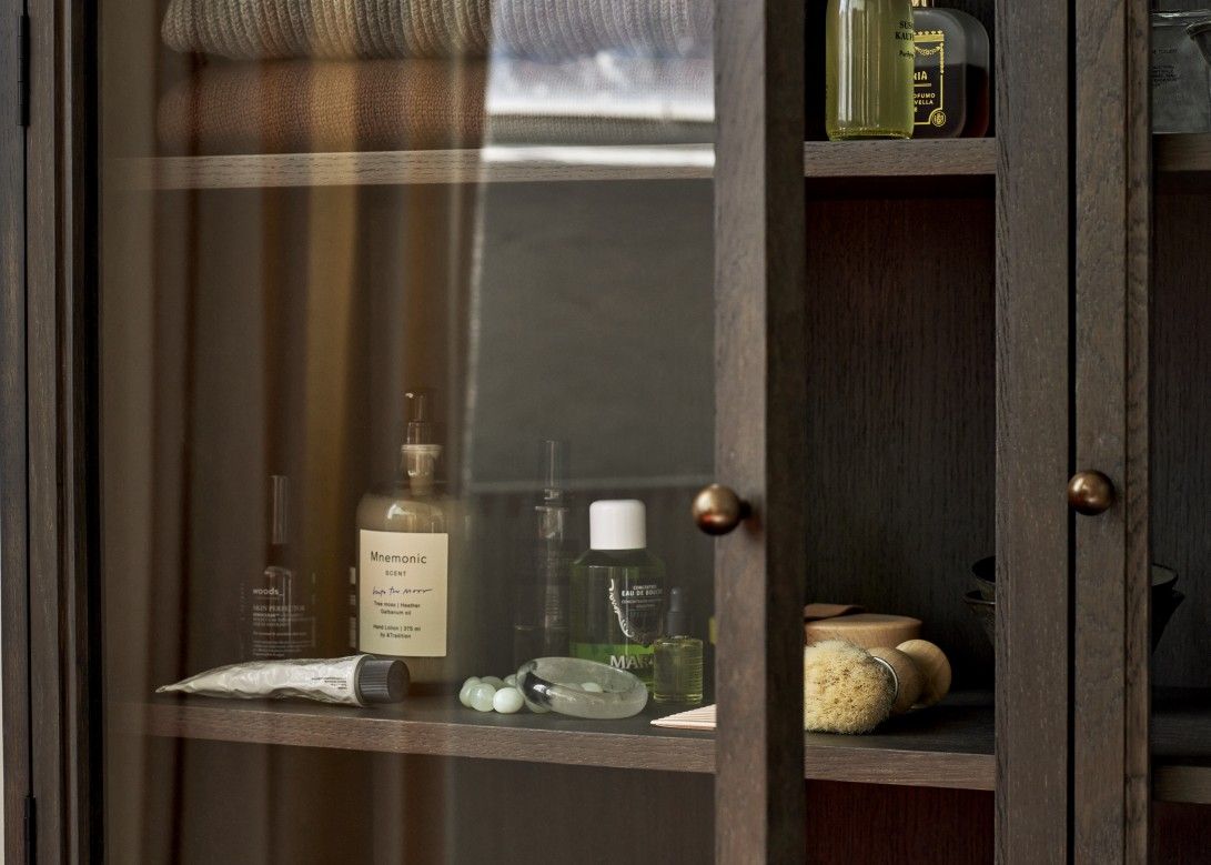 Trace SC88 Schrank / Vitrine AndTradition