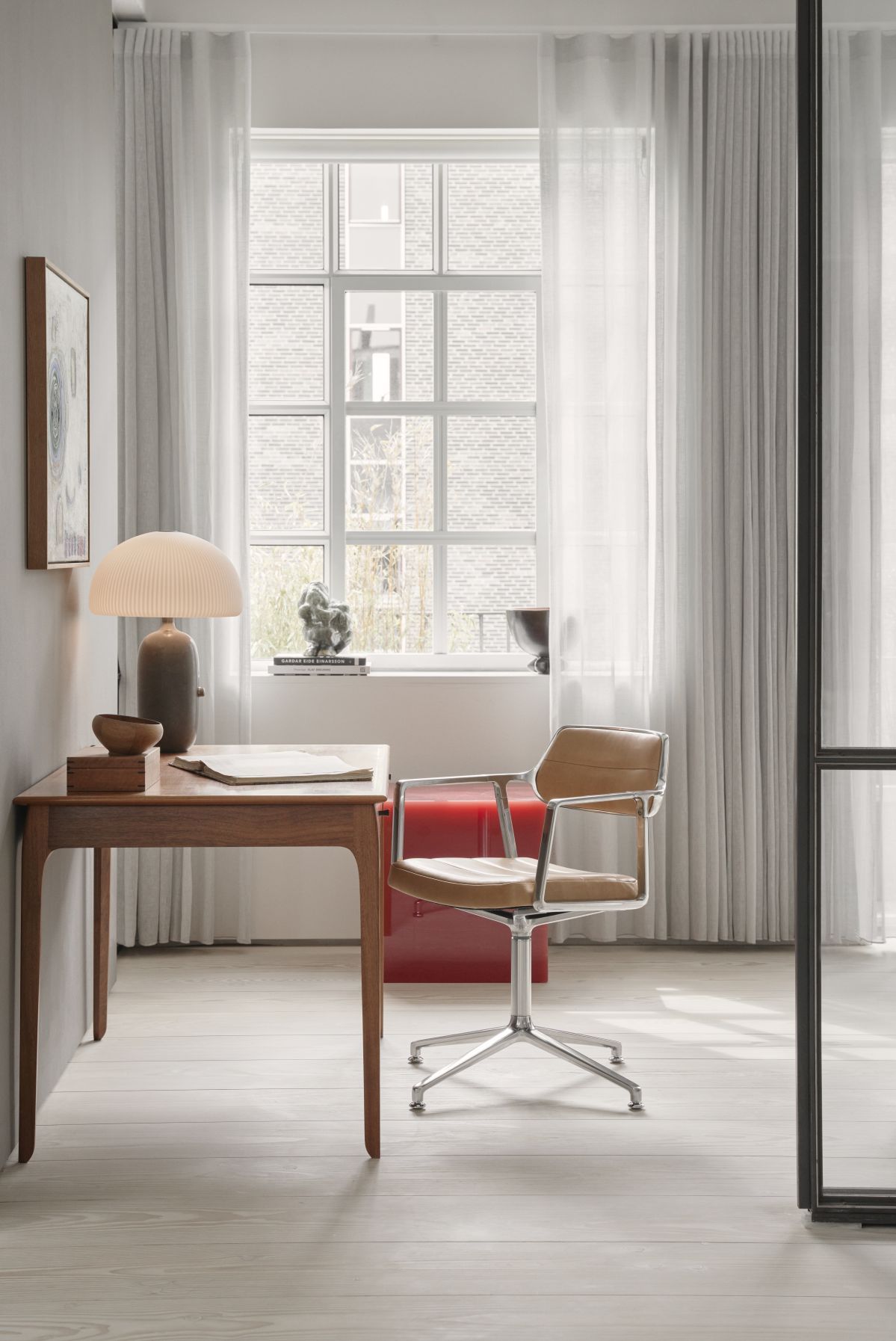 Vipp 453 / Vipp453 Drehstuhl Swivel Chair DARK SAND TEXTIL / POLIERTER ALURAHMEN MIT ROLLEN Vipp EINZELSTÜCK