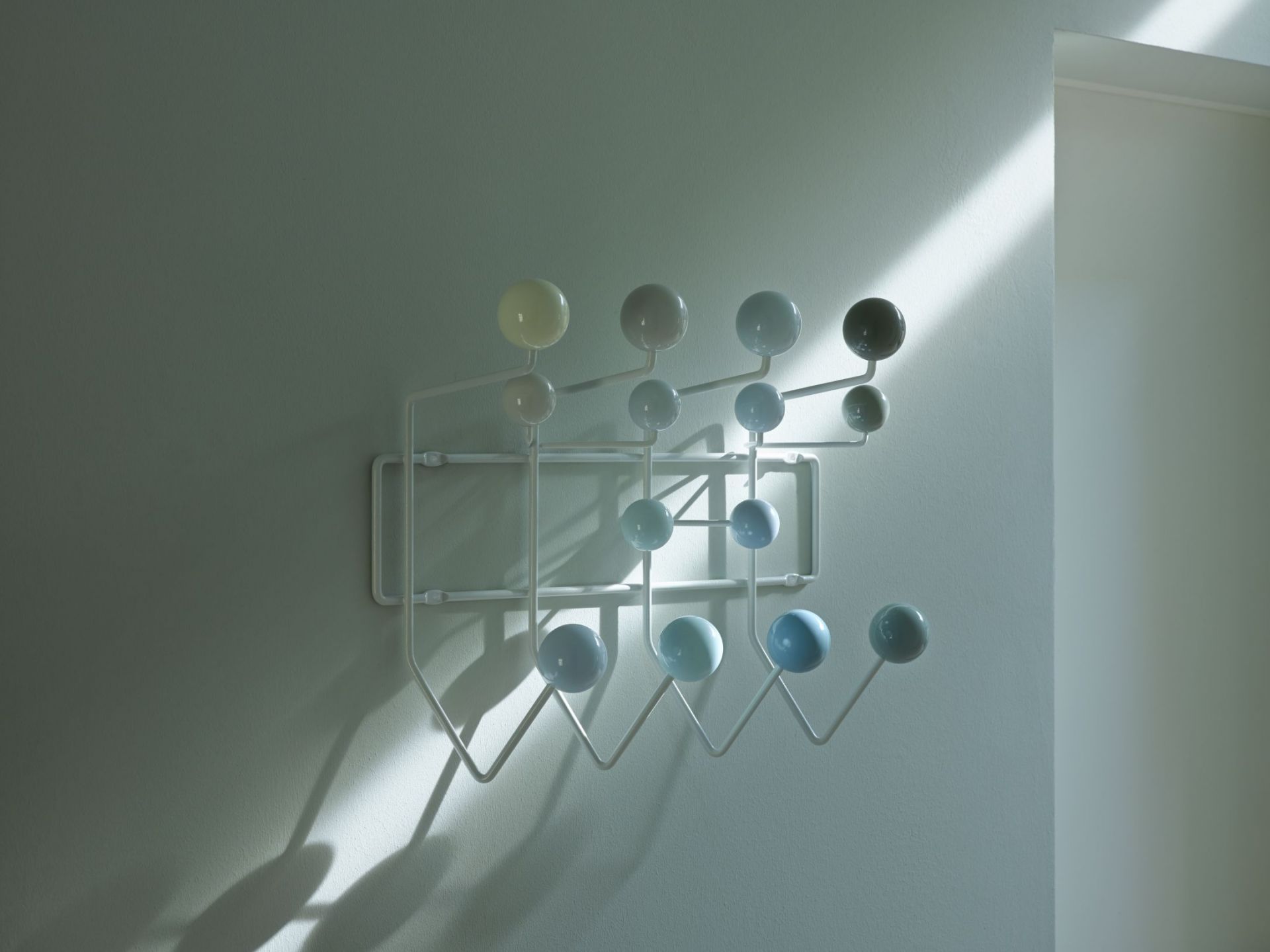 Eames Hang it all Garderobe weiß Vitra
