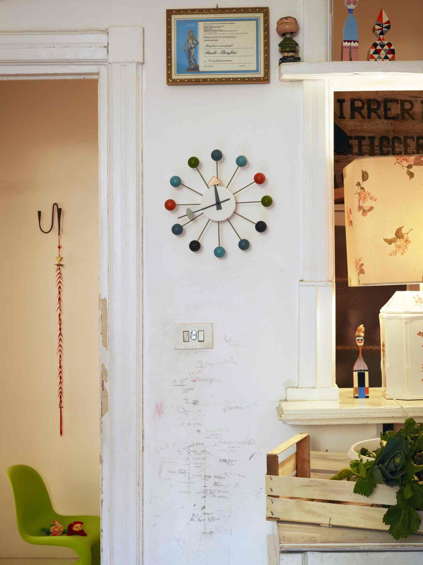 Ball Clock Wanduhr - mehrfarbig Vitra EINZELSTÜCK