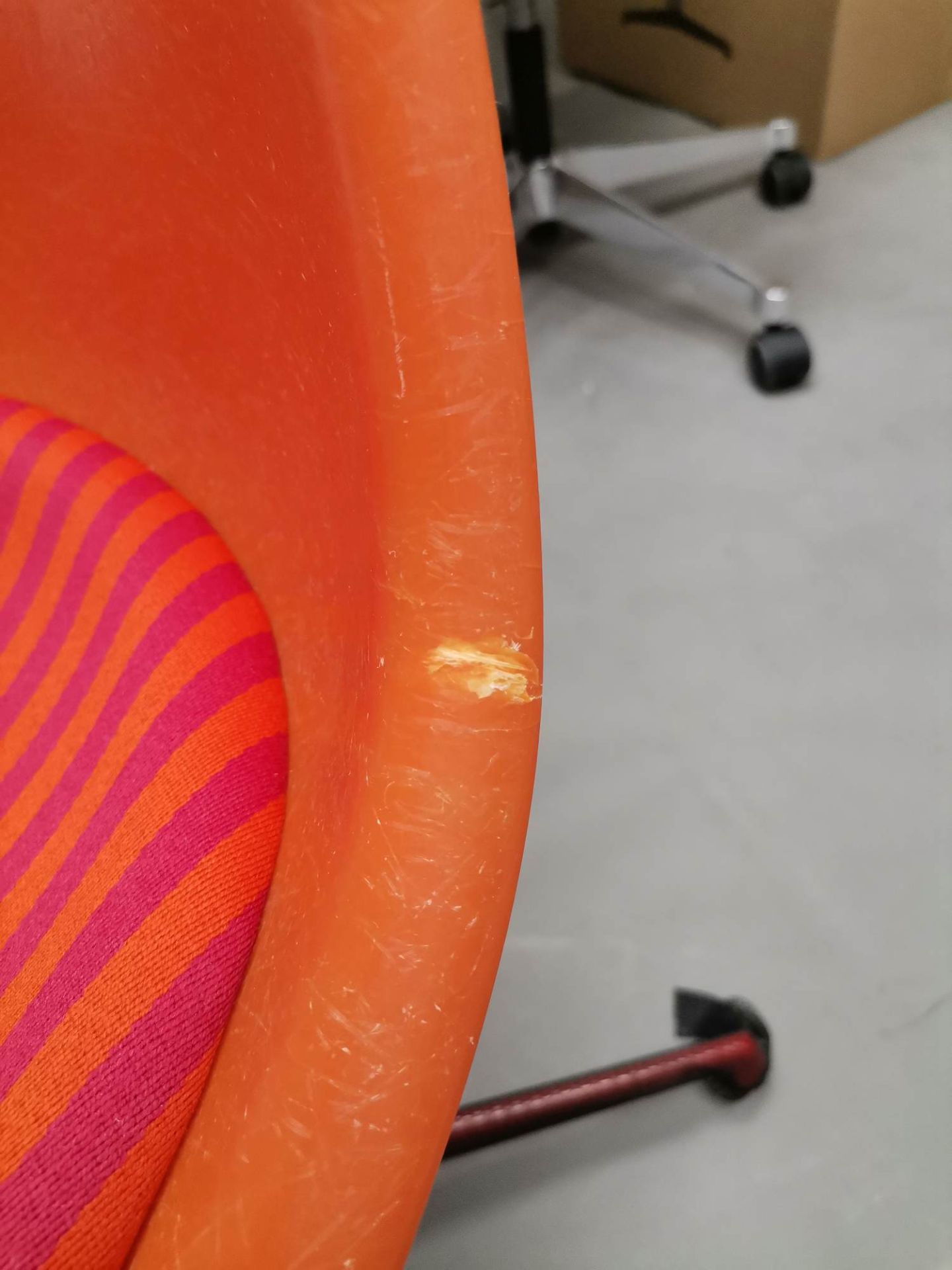 Eames Fiberglass Side Chair La Fonda Rot Orange Vitra LIMITED EDITION MÄNGELEXEMPLAR