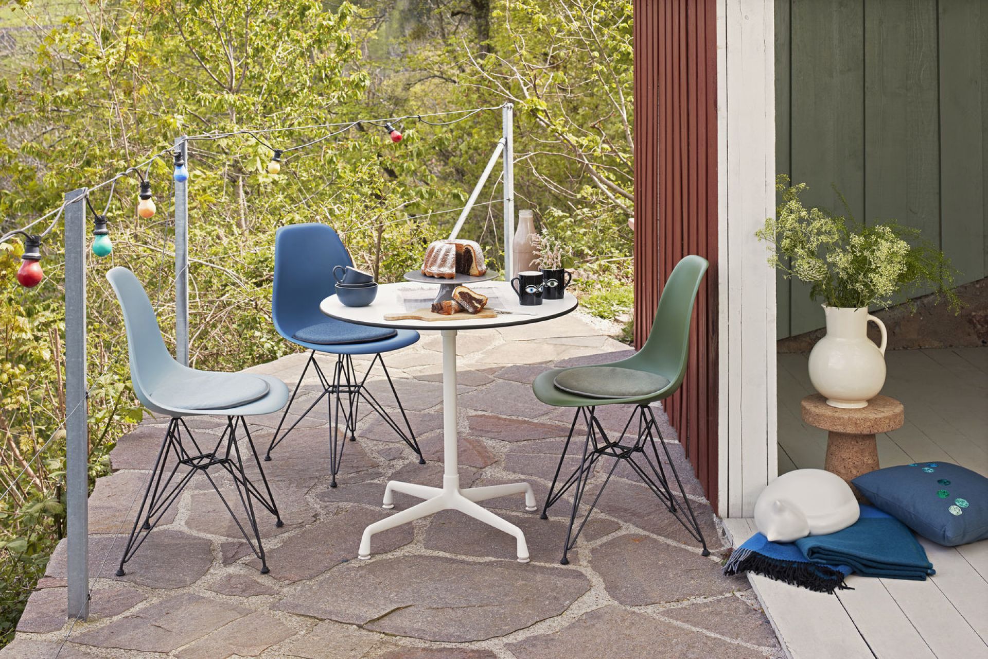 Eames Plastic Side Chair DSR Stuhl Vitra Schwarz-Hellgrau