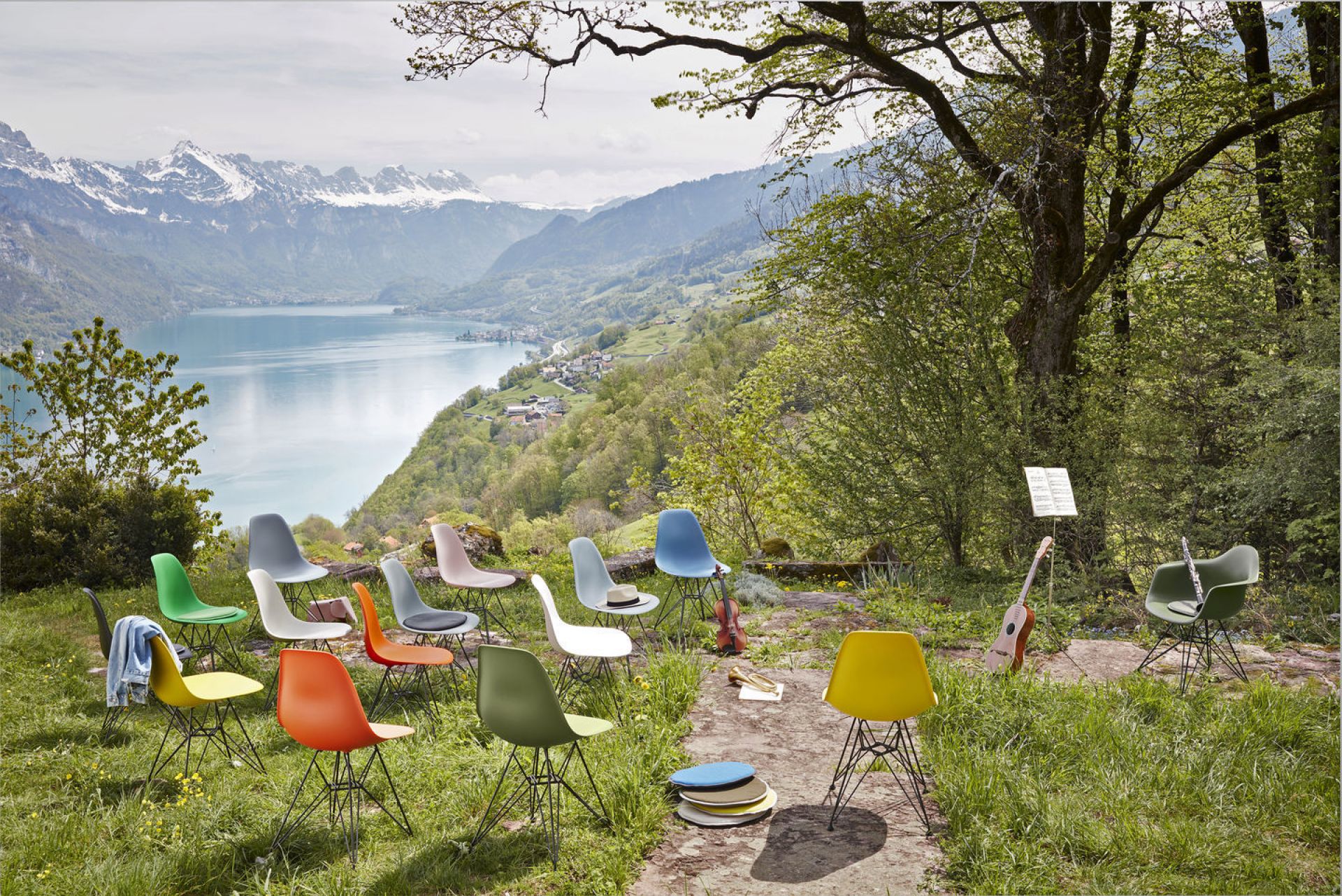 Eames Plastic Arm Chair DAW Stuhl Vitra