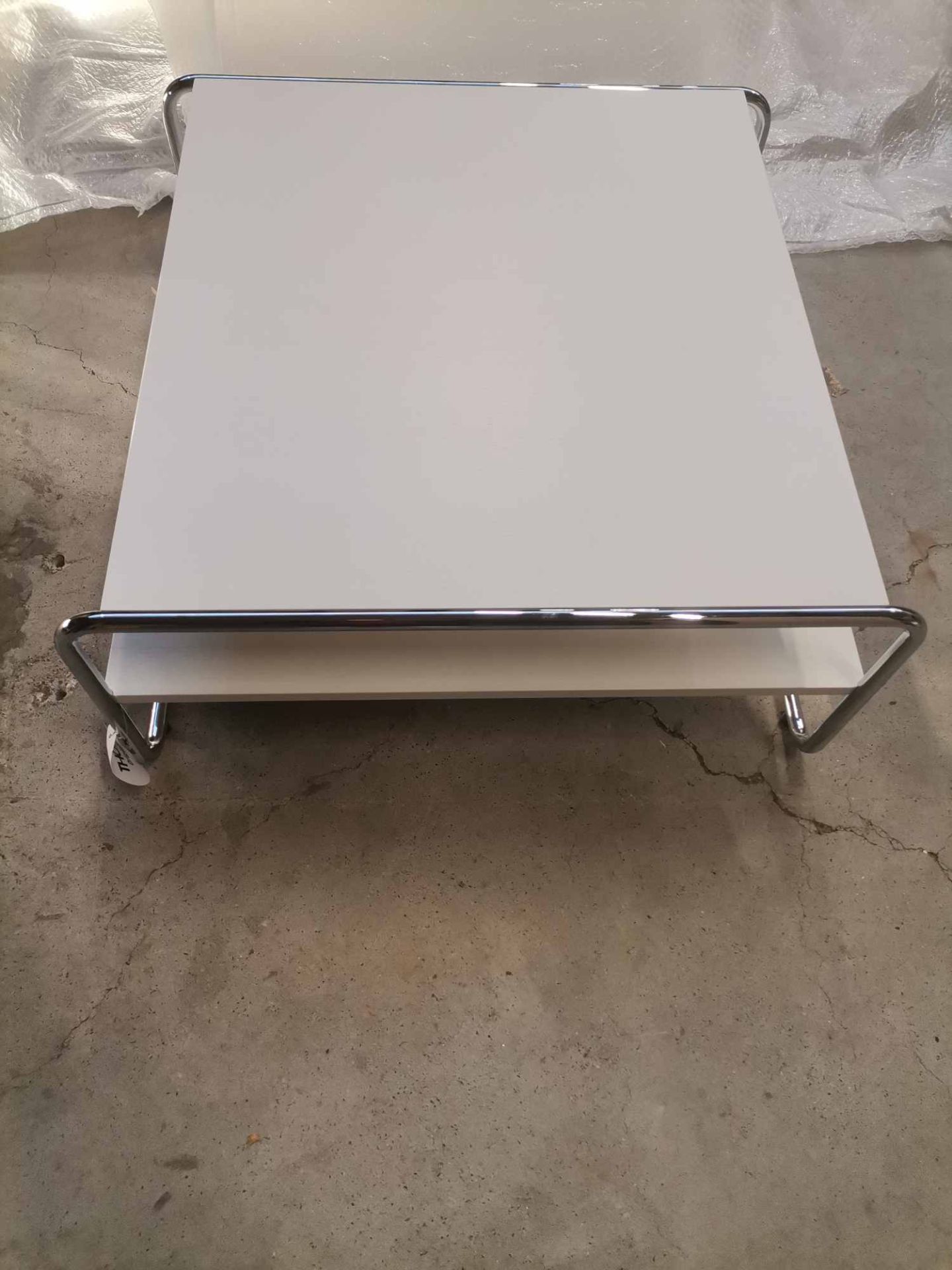 B 20 A/1 Couchtische CHROM / ESCHE OFFENPORING DECKLACKIERT RAL 9010 Thonet MÄNGELEXEMPLAR