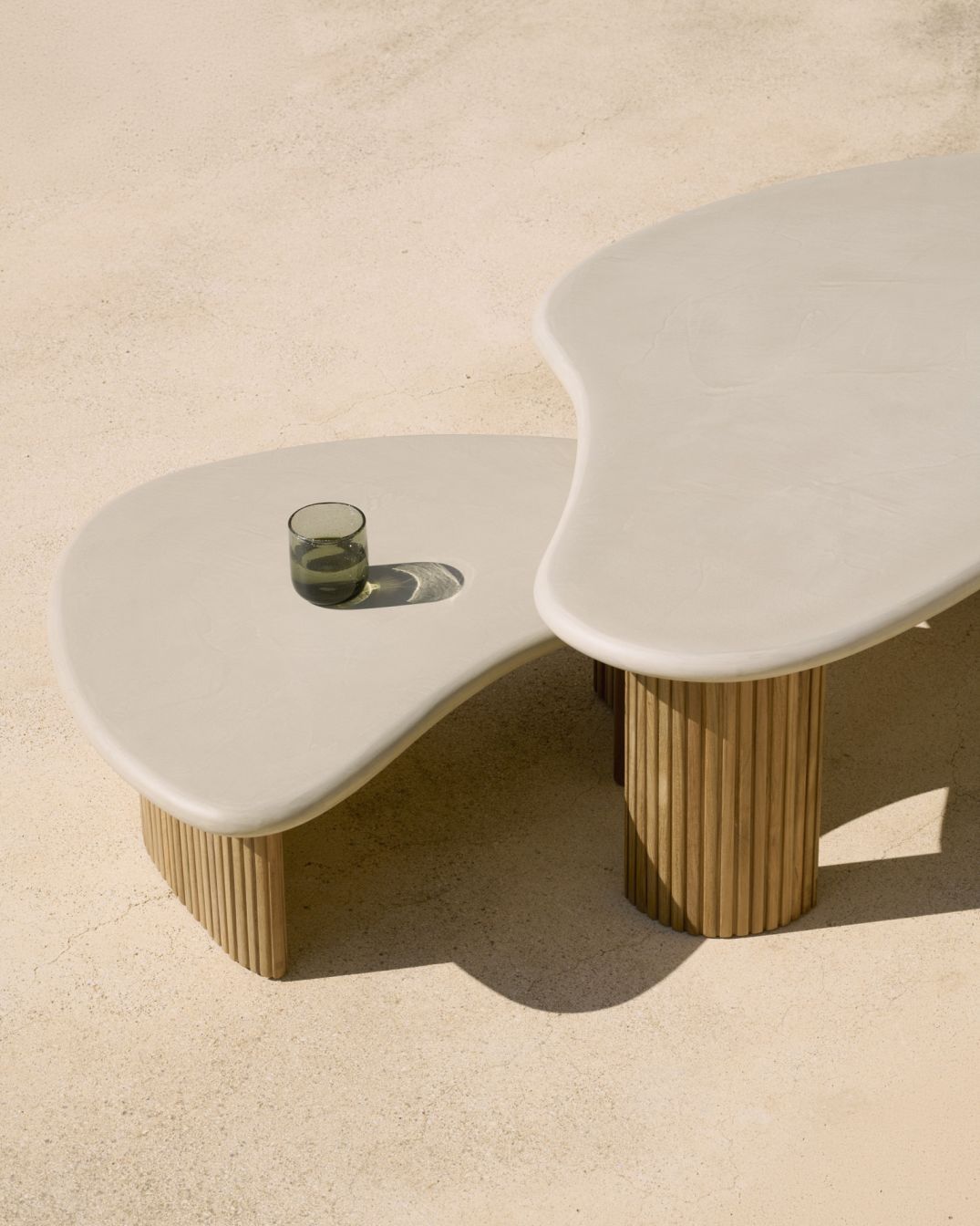 Boomerang Outdoor Couchtisch Beton/Teak Ethnicraft