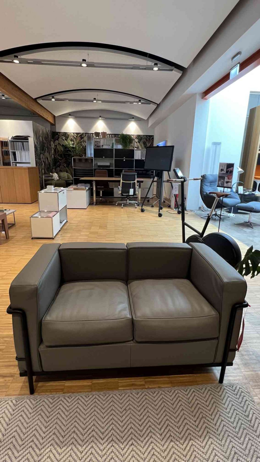 2 Fauteuil Grand Confort Petit Modèle Deux Places Zweisitzer Sofa Cassina AUSSTELLUNGSSTÜCK