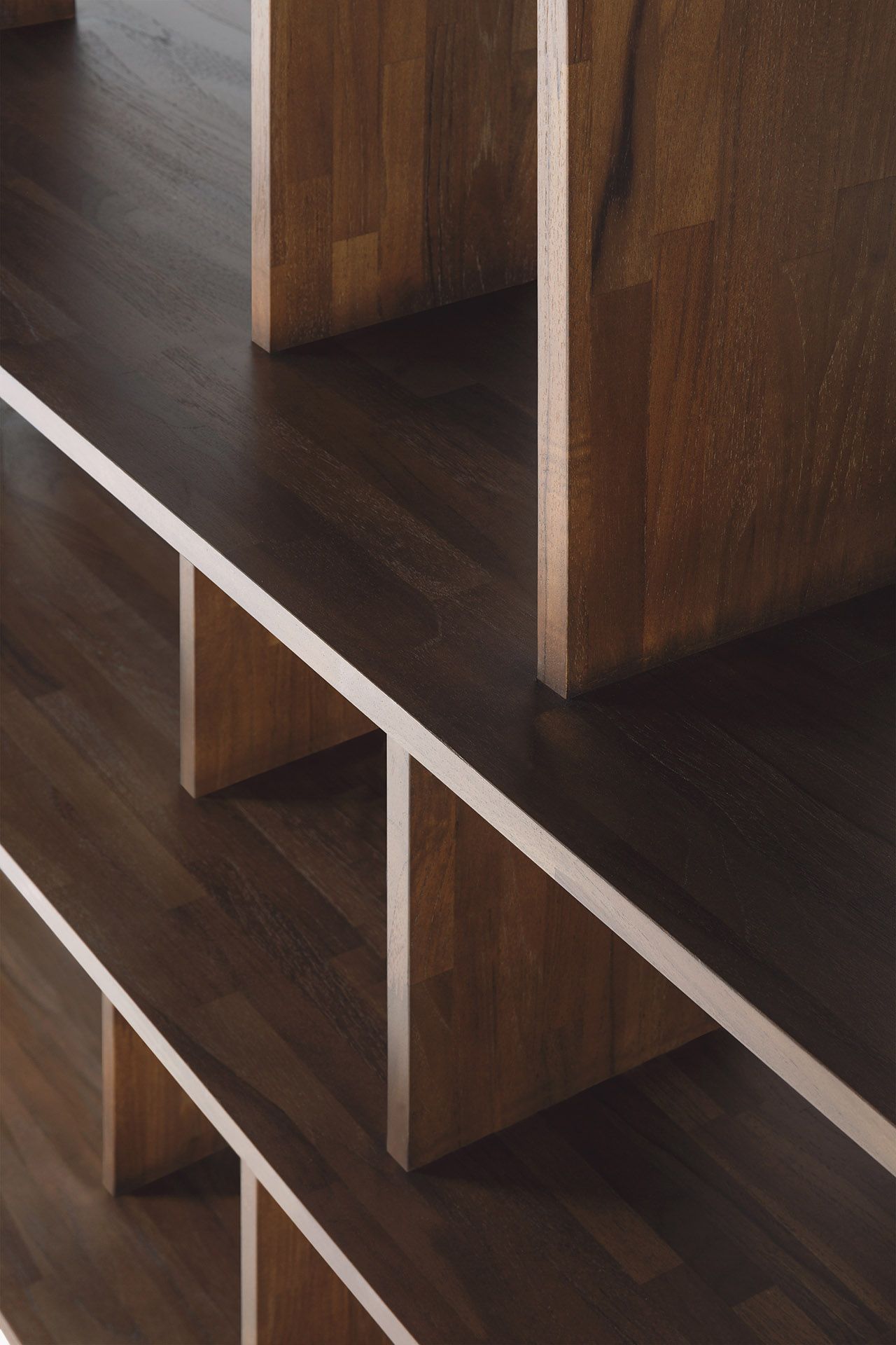 Irregular Regal Teak dunkelbraun Ethnicraft