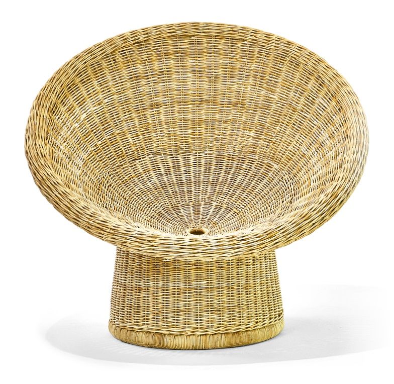 E 10 Rattansessel von Richard Lampert: Detailansicht des runden Korbsessels aus hellem Rattan.