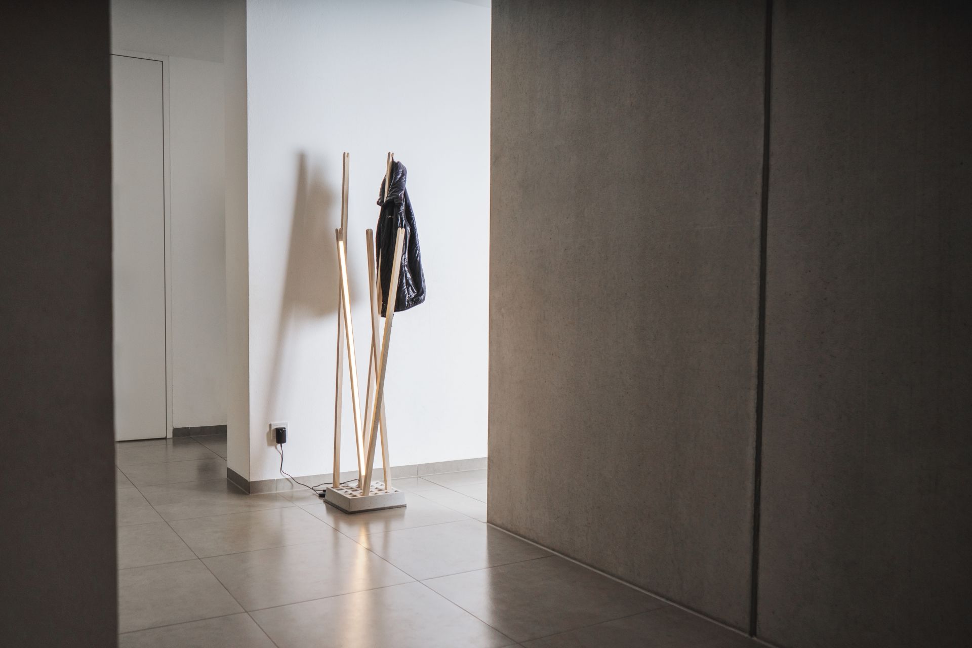 Pin Coat Garderobe / Pin Light Leuchte Moormann